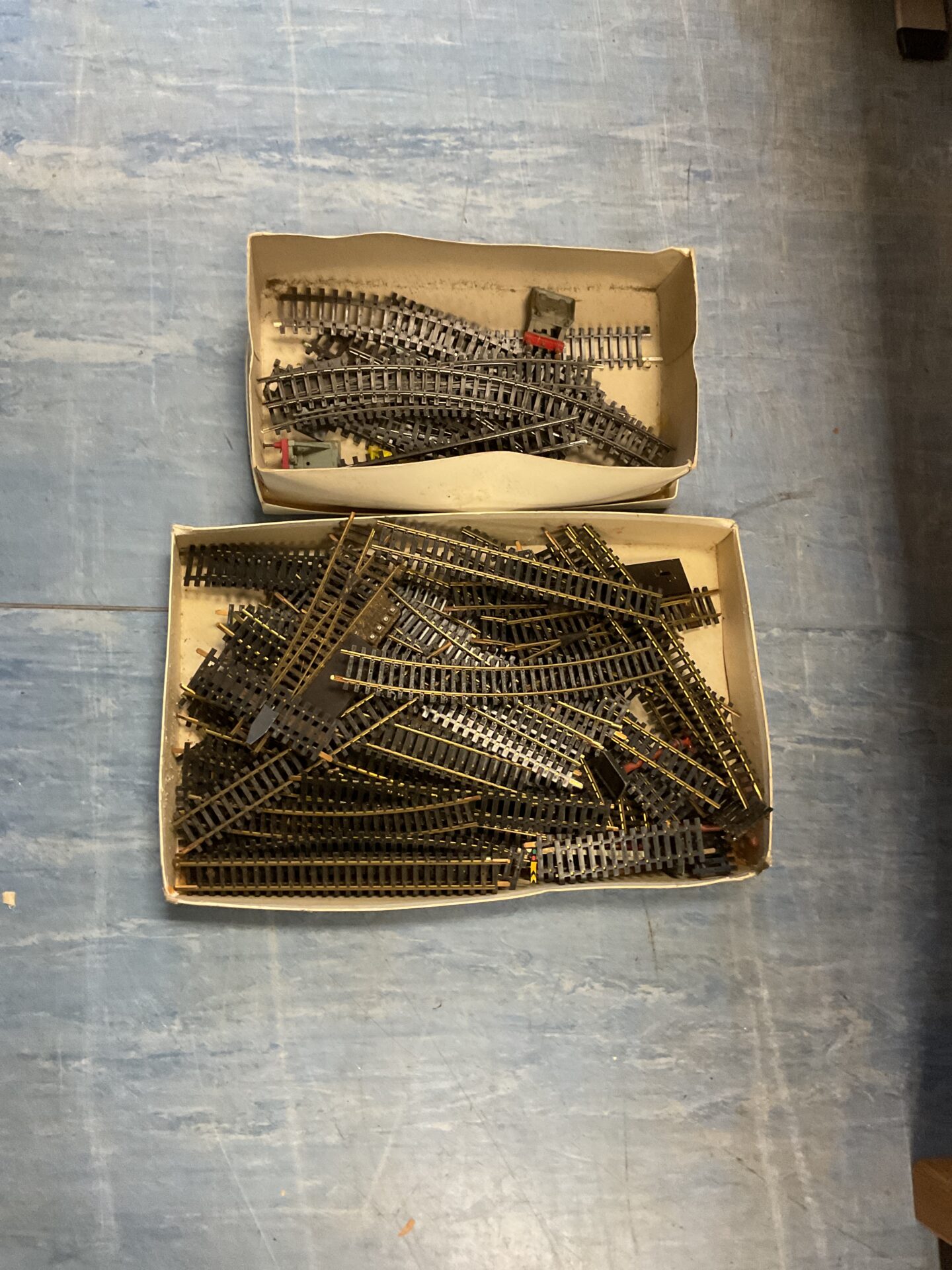 361 Two boxes of mixed railway tracks