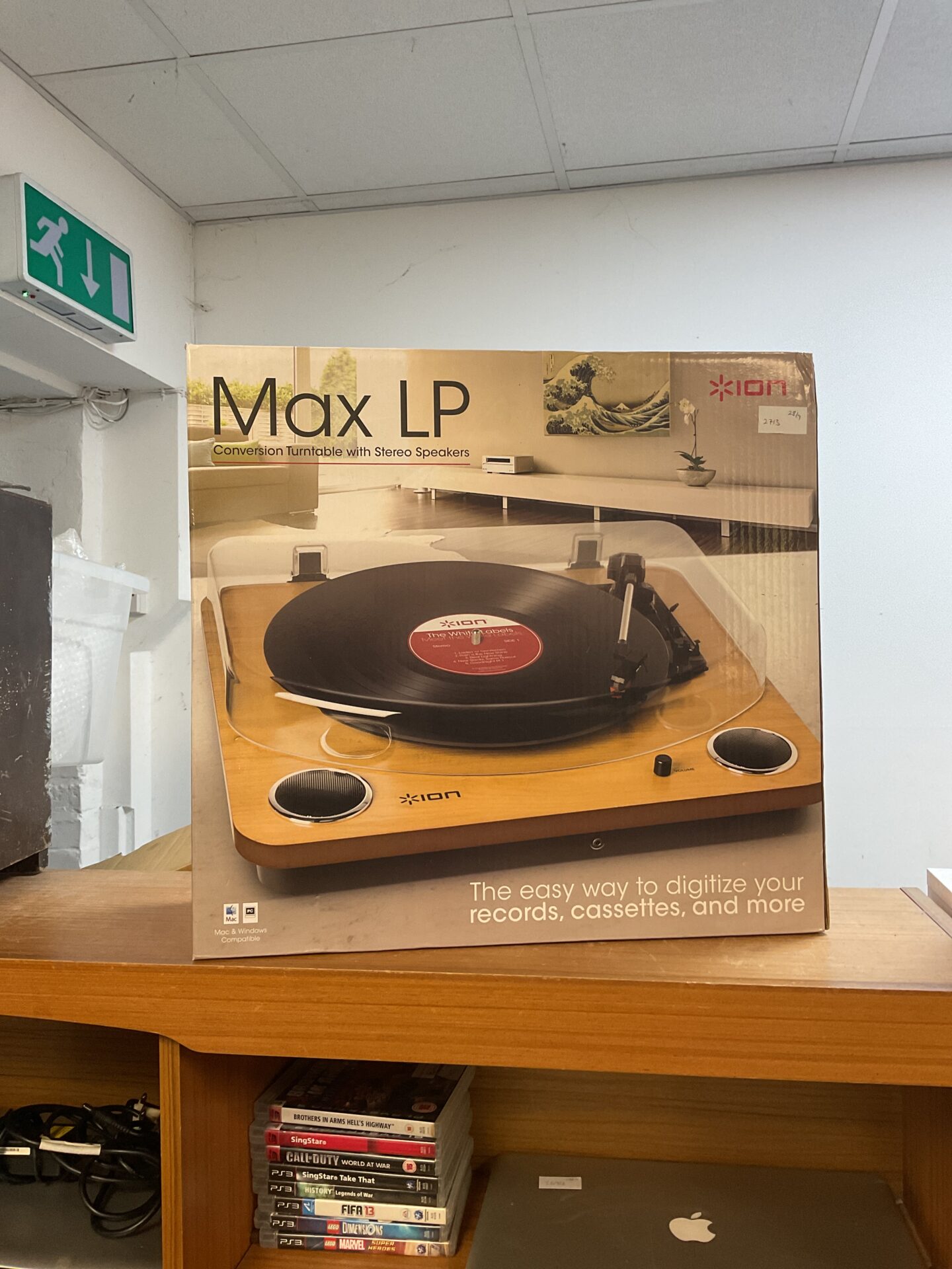 210 ION Max LP conversion turntable with stereo speakers