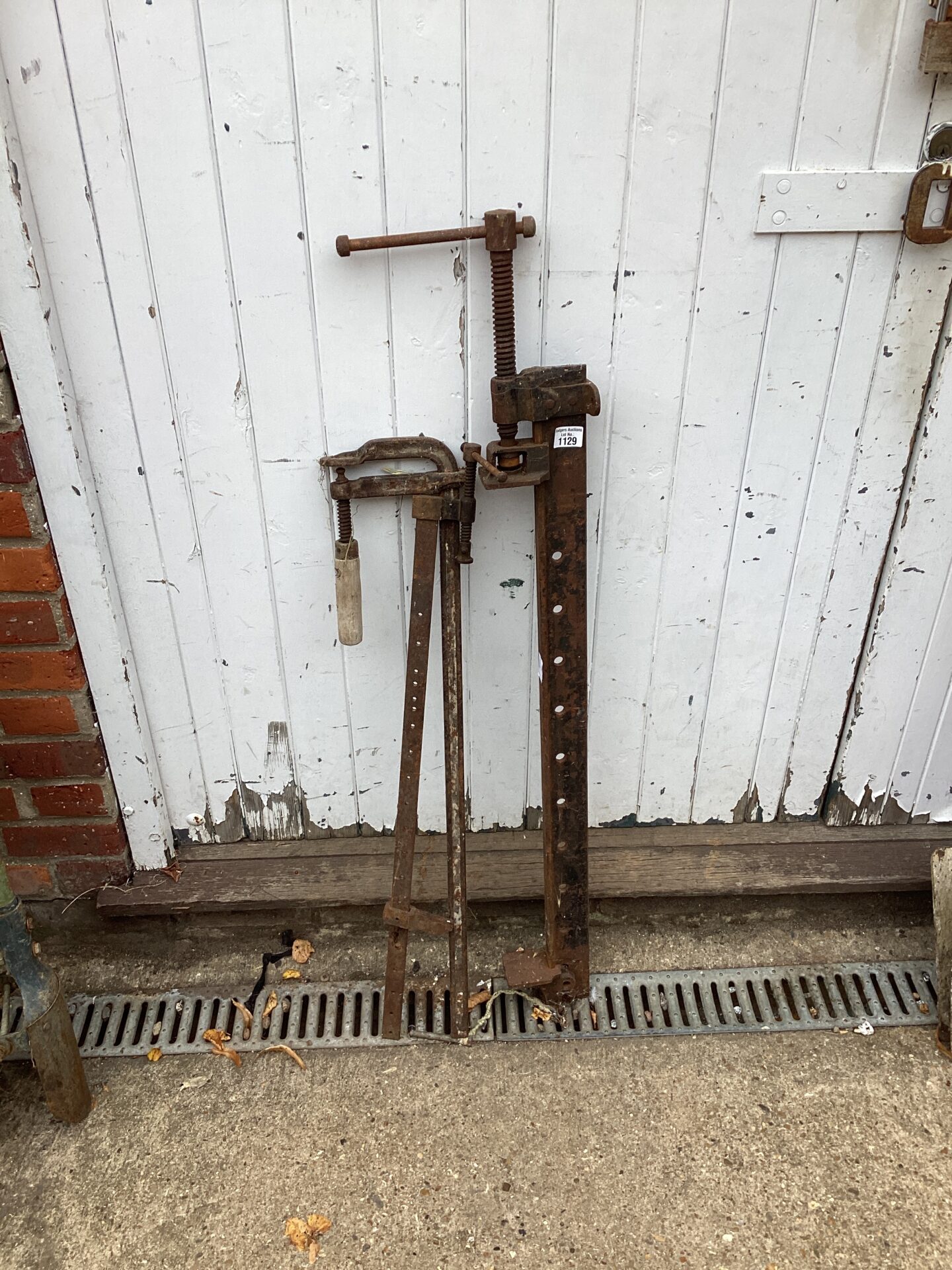 1129 three sash clamps