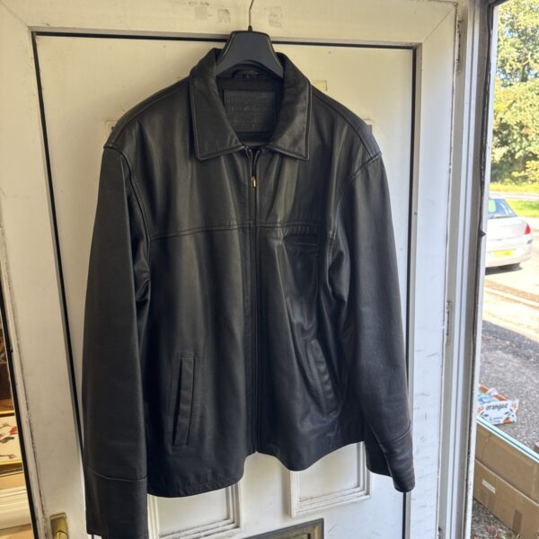Men's size L Ironside leather jacket in used condition.