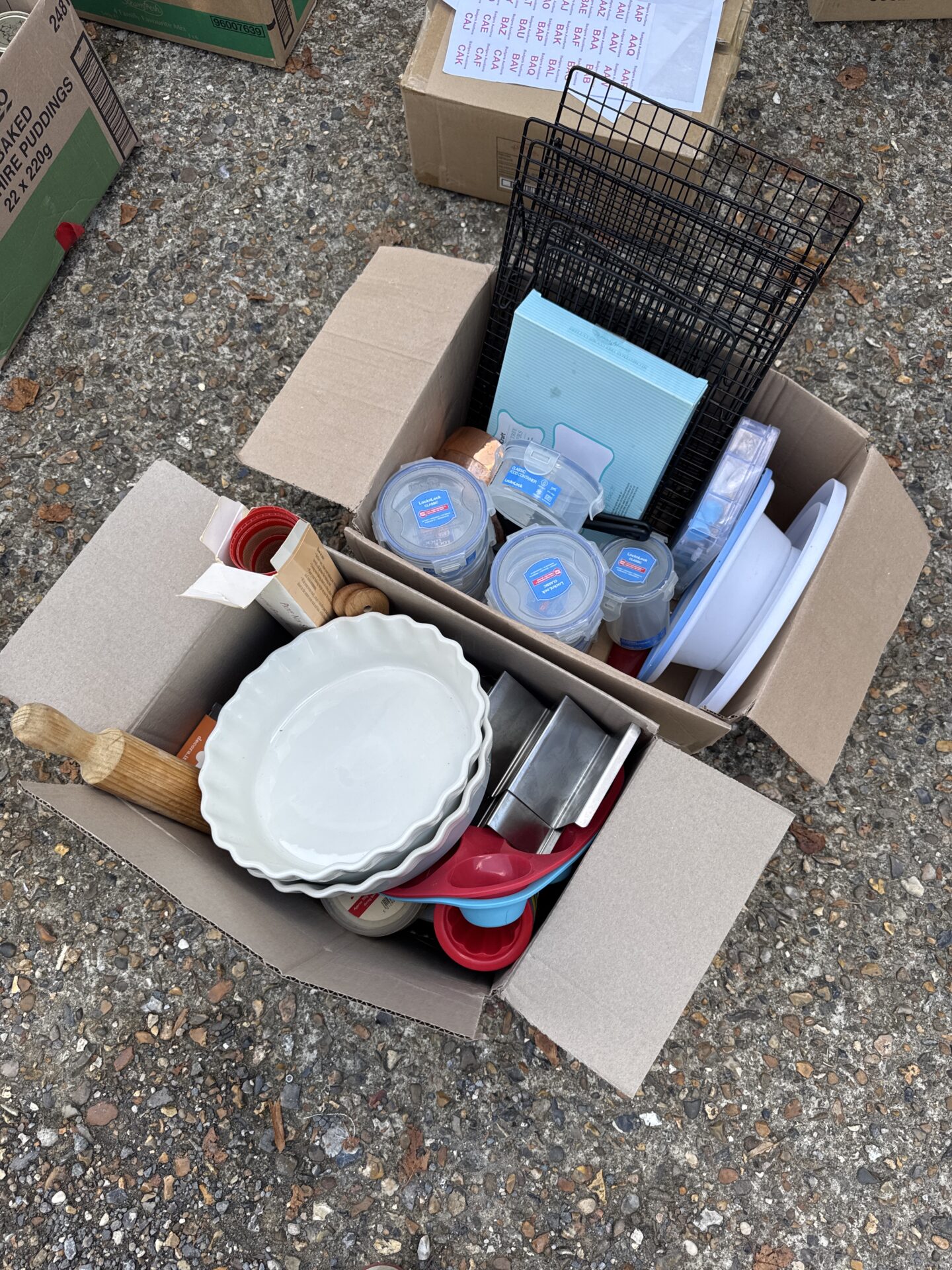 522 Two boxes of kitchen baking items