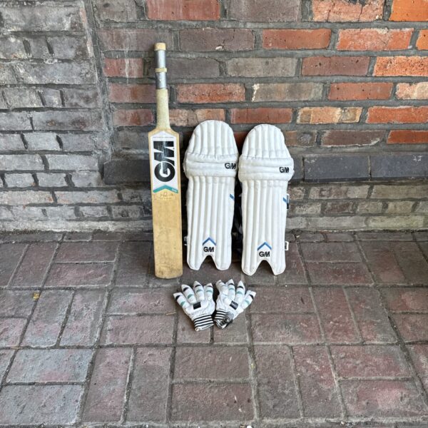 Gunn & Moore Joe Root junior cricket set with bat, pads and gloves.