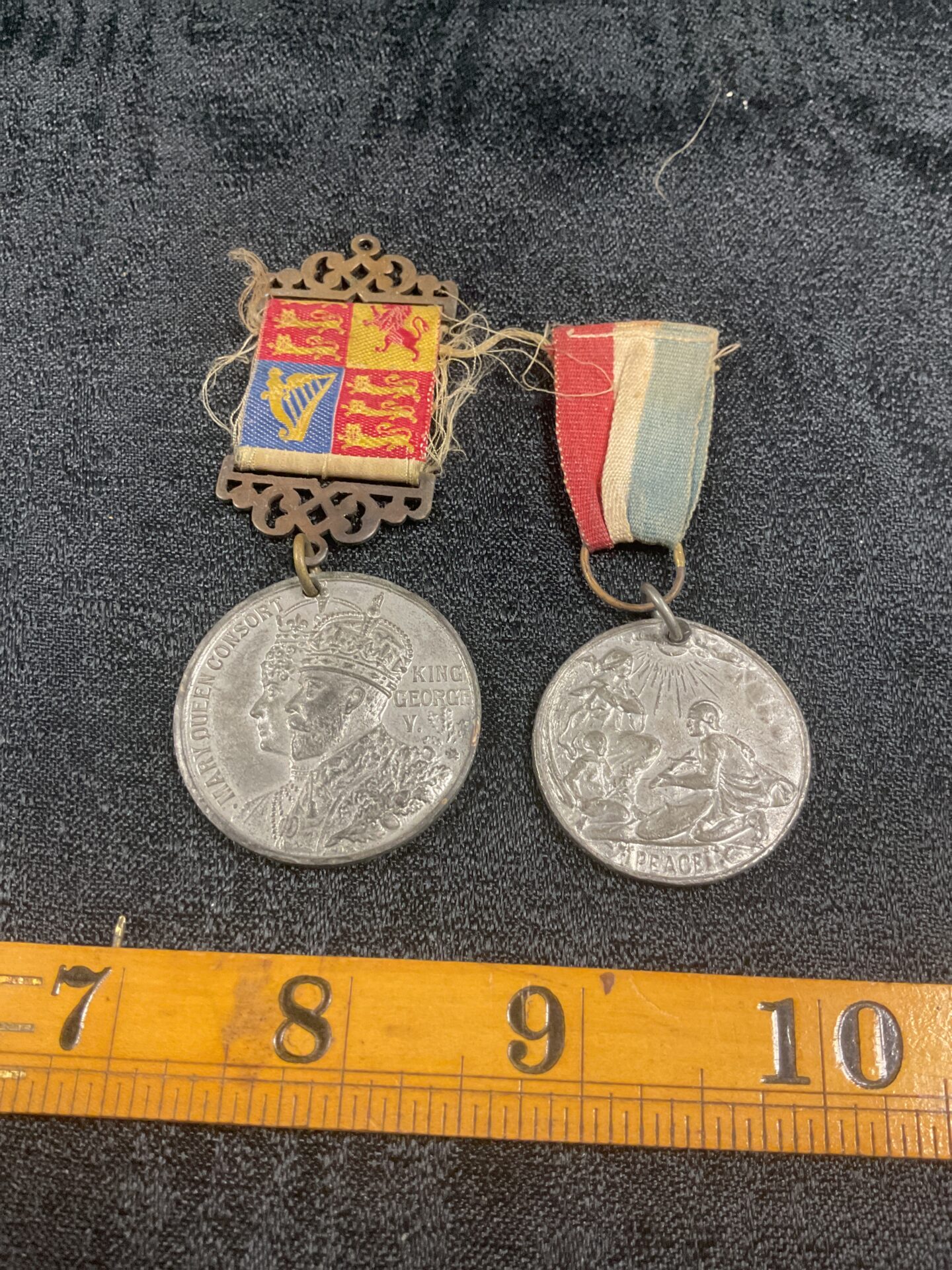 846 1911 King George V and Queen Mary coronation medal and Peace Medal commemorating end of Ww1
