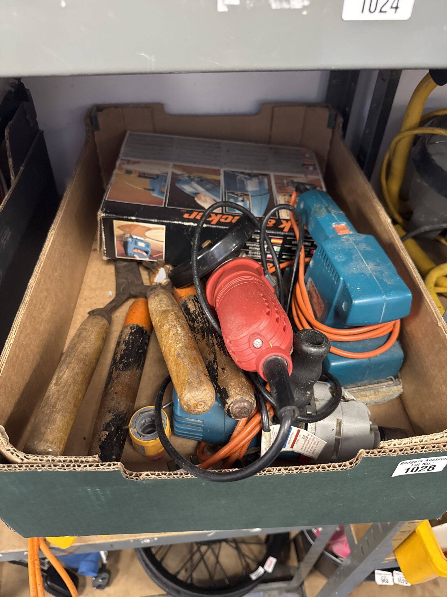 1028 Tray of assorted power & hand tools
