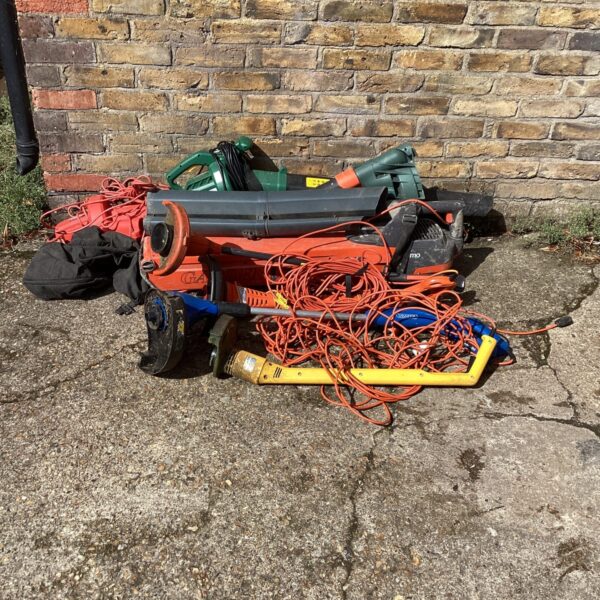 Mixed lot of garden power tools including strimmers and leaf blowers.