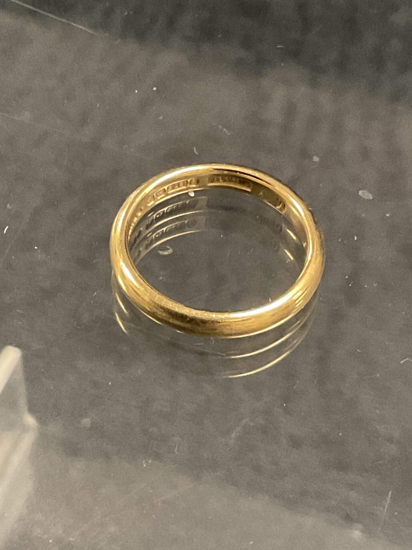 898 Hallmarked 9ct Yellow Gold Band Ring Size P 3.03g