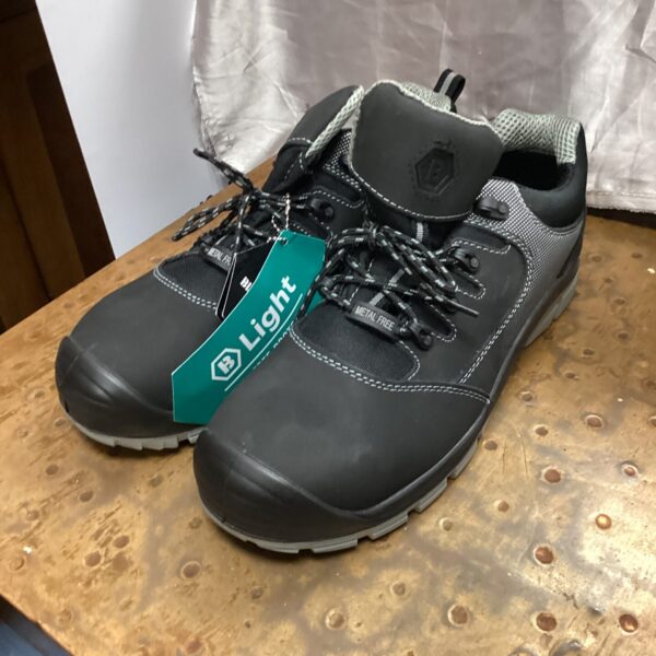 Black Rock metal free safety shoes size 11 for work.
