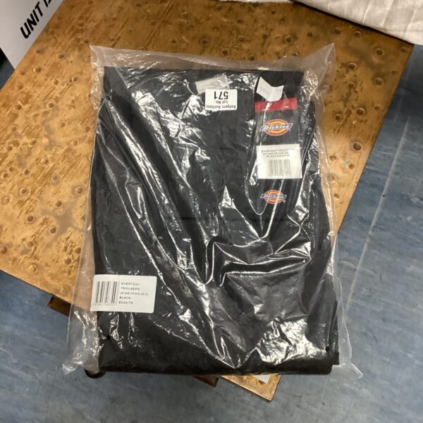 New Dickies work trousers size 34, ideal for workwear.