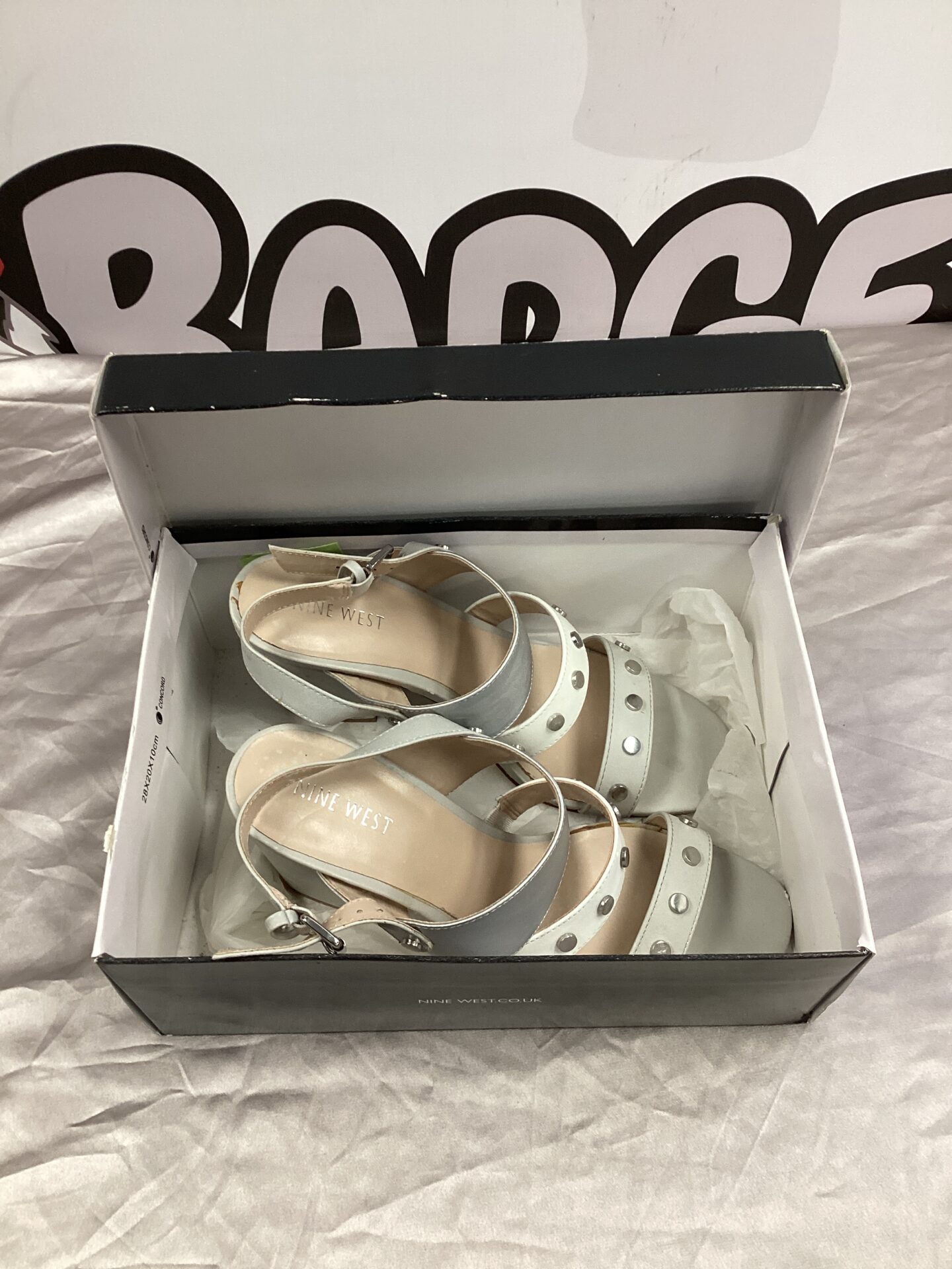 401 Pair of nine west ladies shoe 40