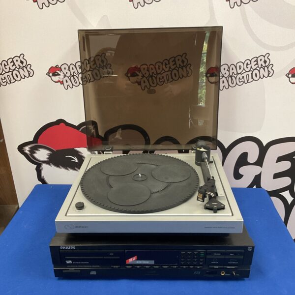 Vintage Philips CD624 and Strathearn turntable combo for audio enthusiasts.