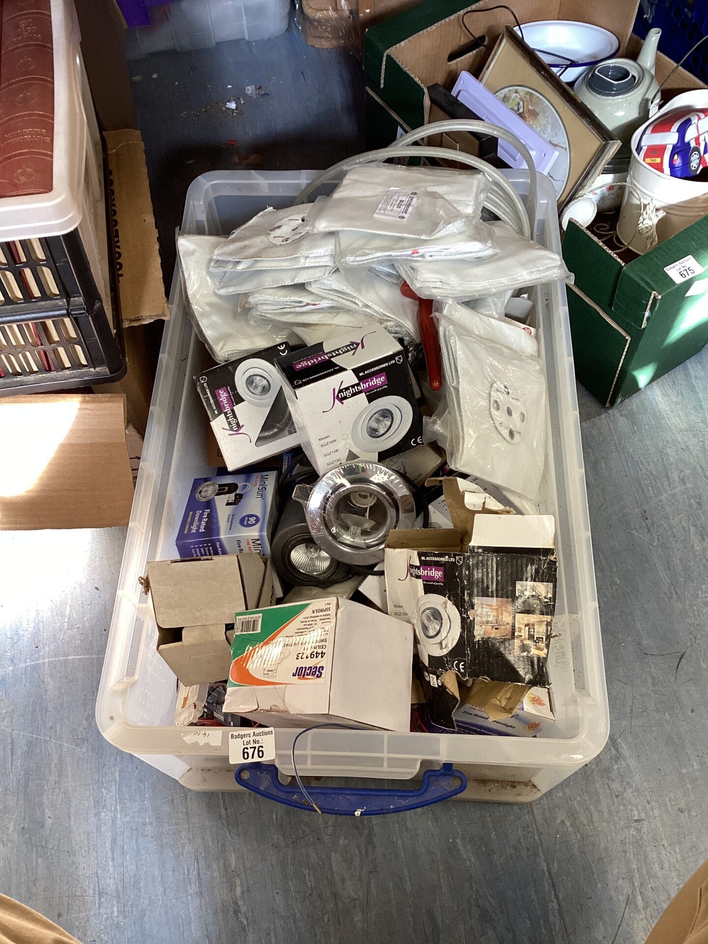 676 Box of ceiling light fittings