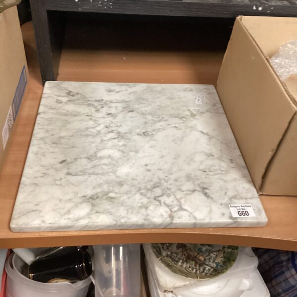 White marble chopping board with grey veining for kitchen use.