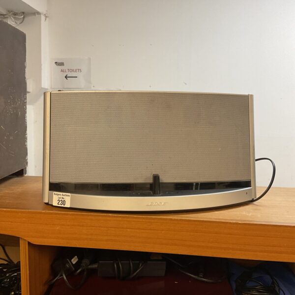 Front view of a Bose Sounddock 10 digital music system.