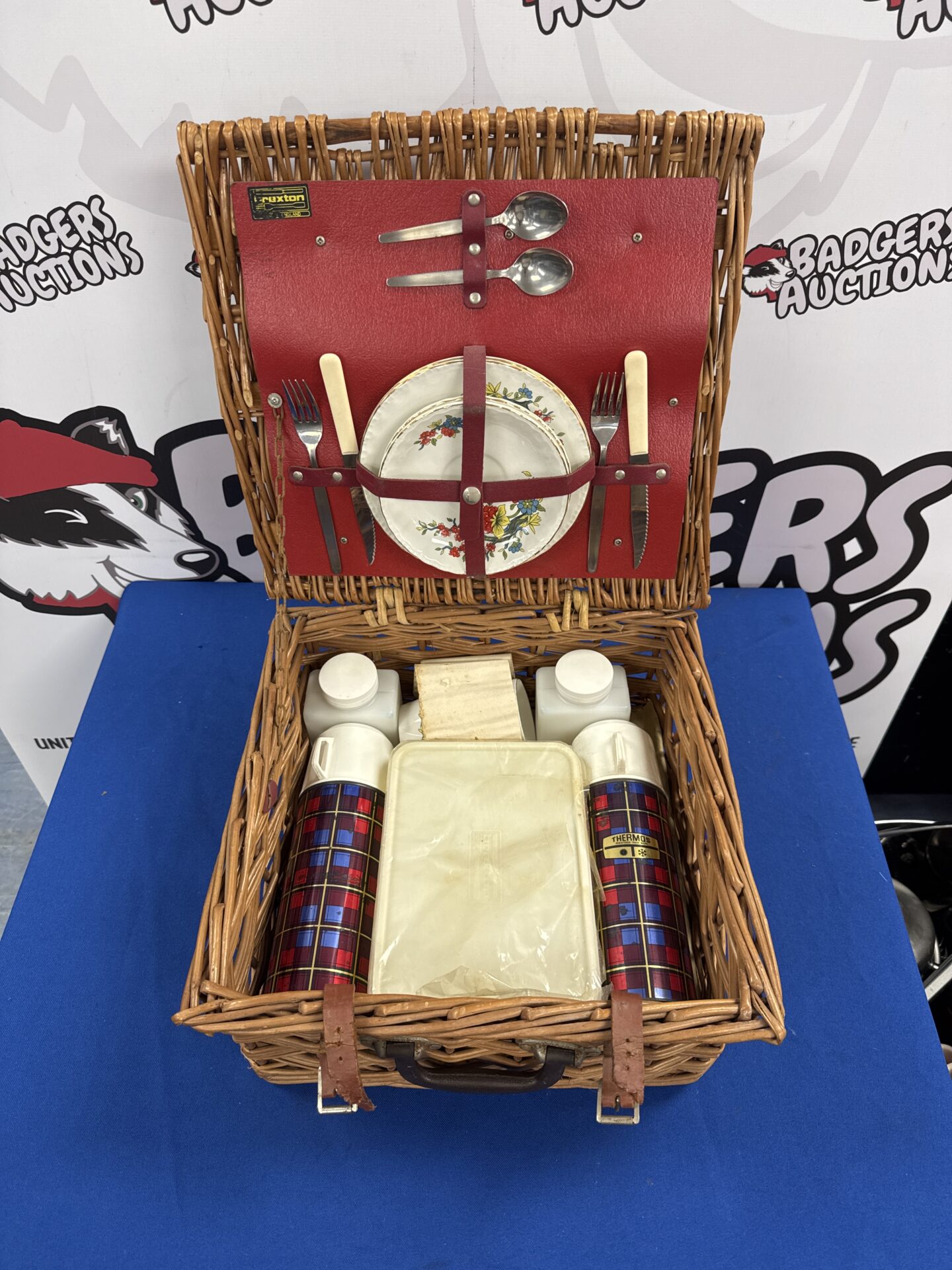 453 Vintage brexton/thermos wicker picnic basket set