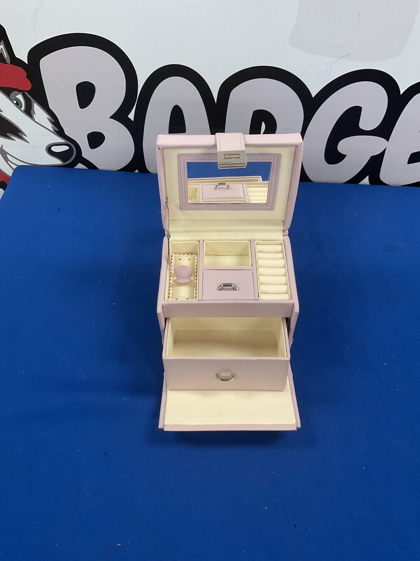 738 Pink Jewellery box with lock
