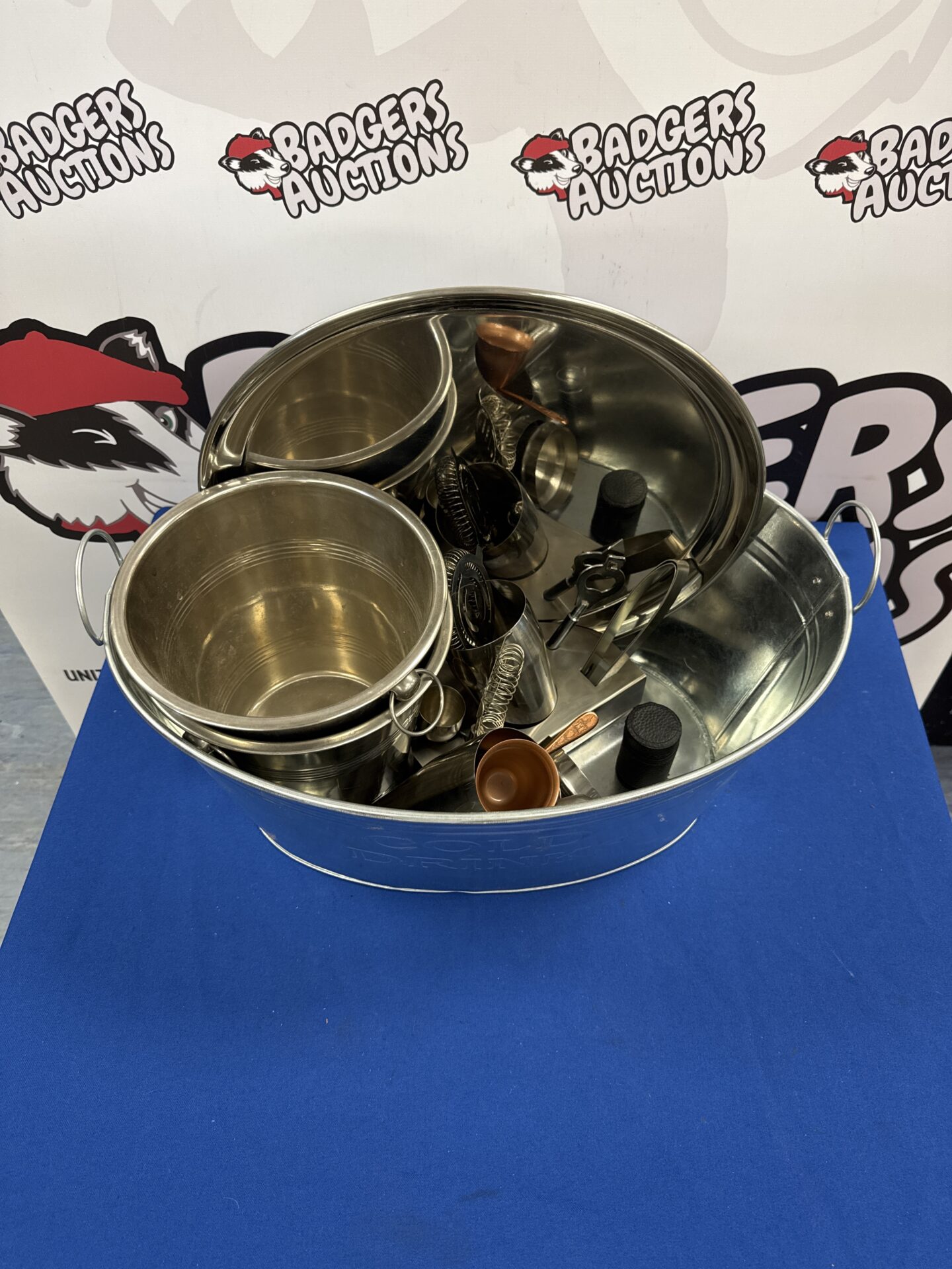 407 Large cold drinks bucket with ice buckets, cocktail making sets & serving tray