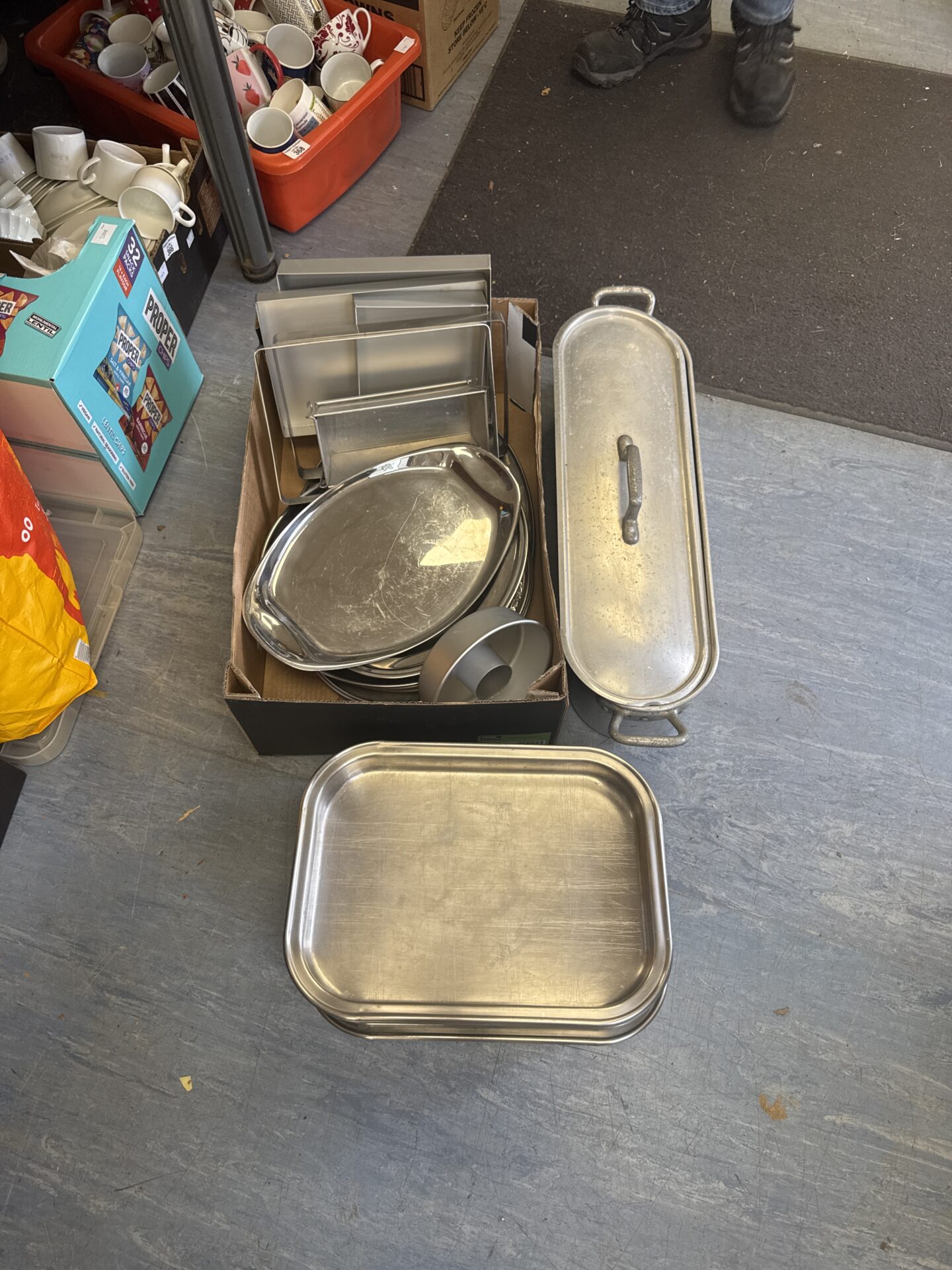 671 Selection of catering equipment inc fish kettle, trays & others