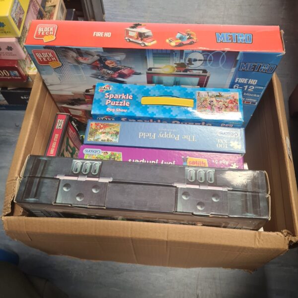 Mixed lot of games and puzzles including Block Tech.