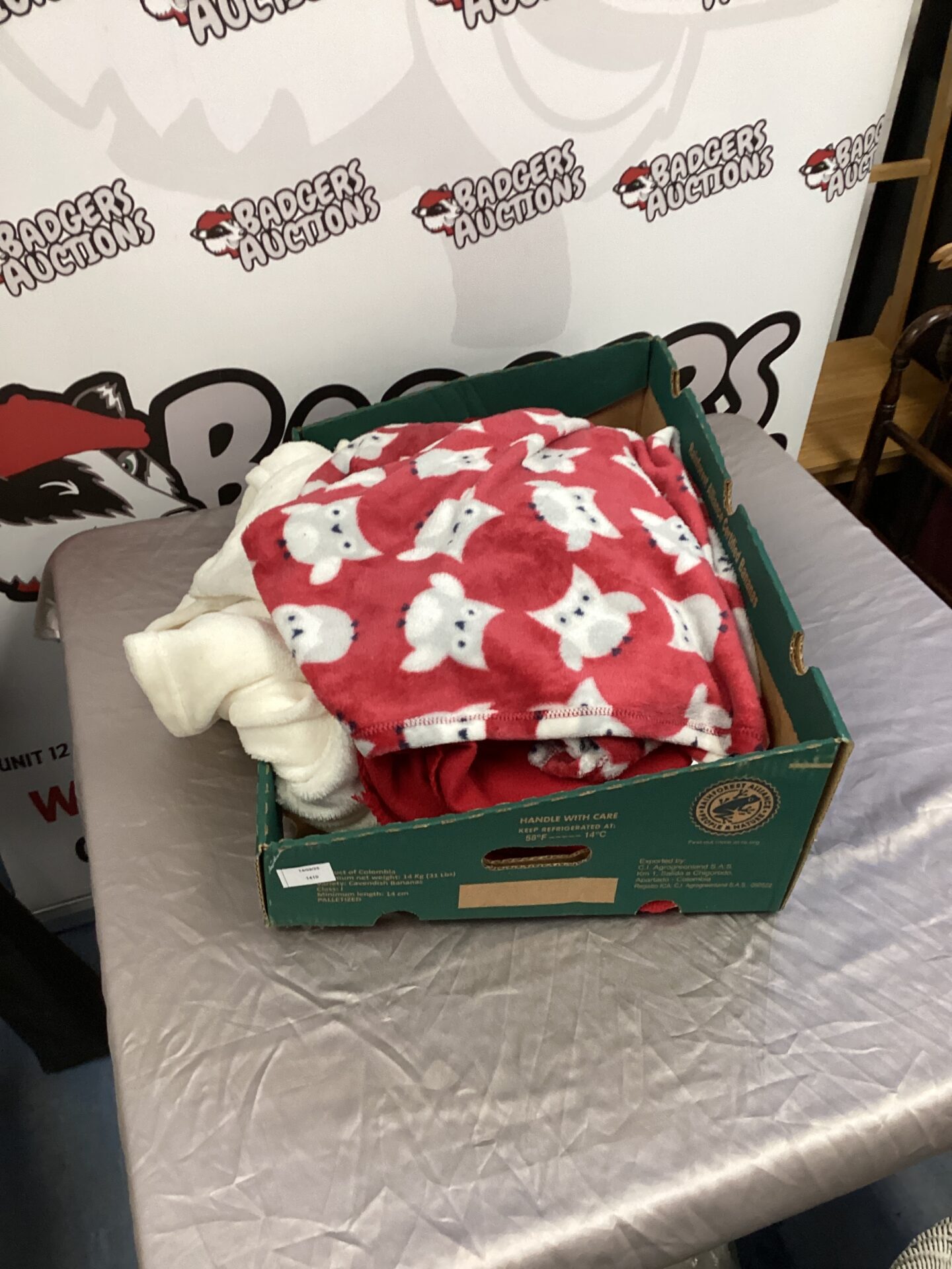 625 Three cosy blankets including owl pattern blanket