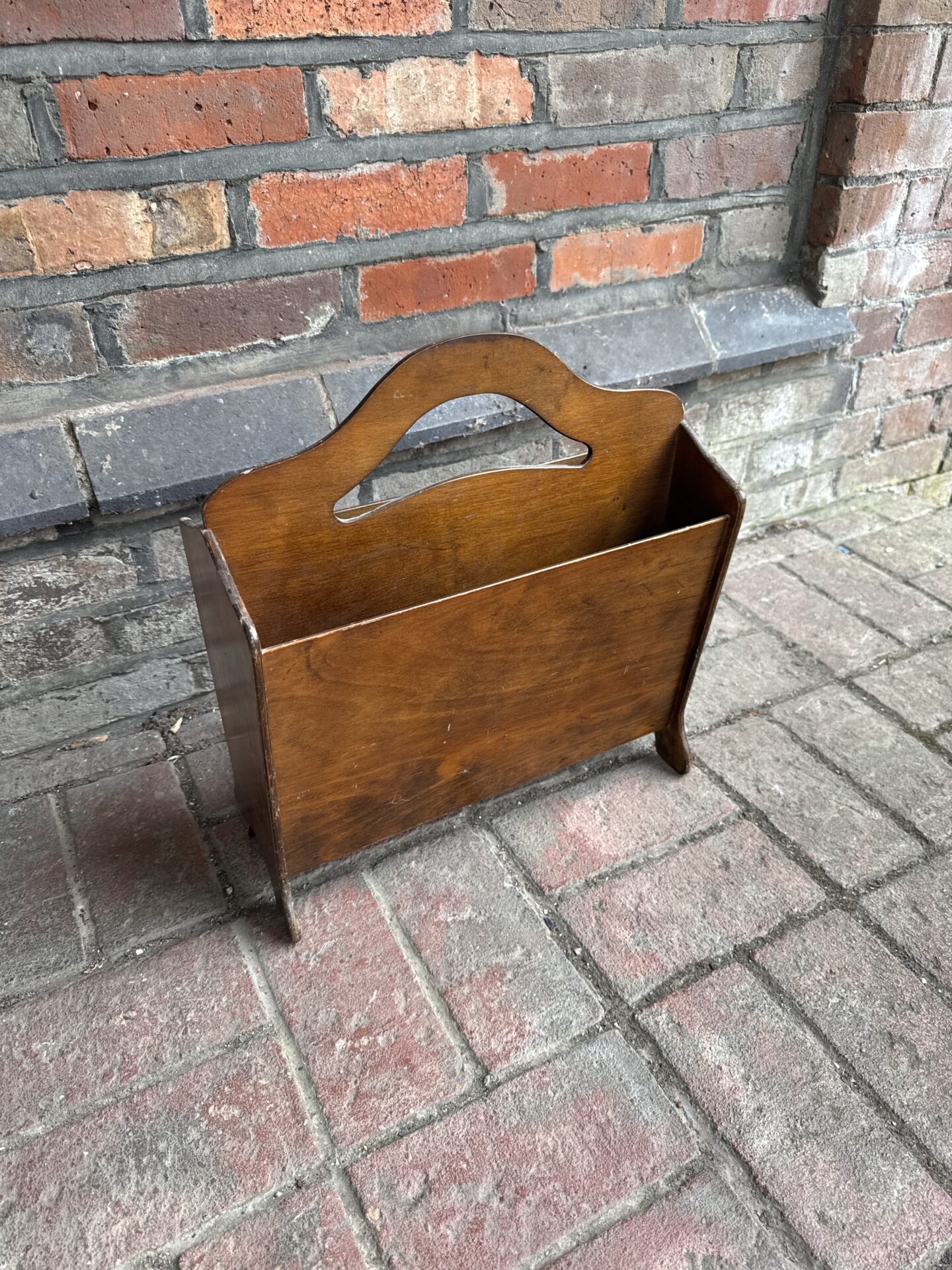 047 Vintage wooden magazine rack