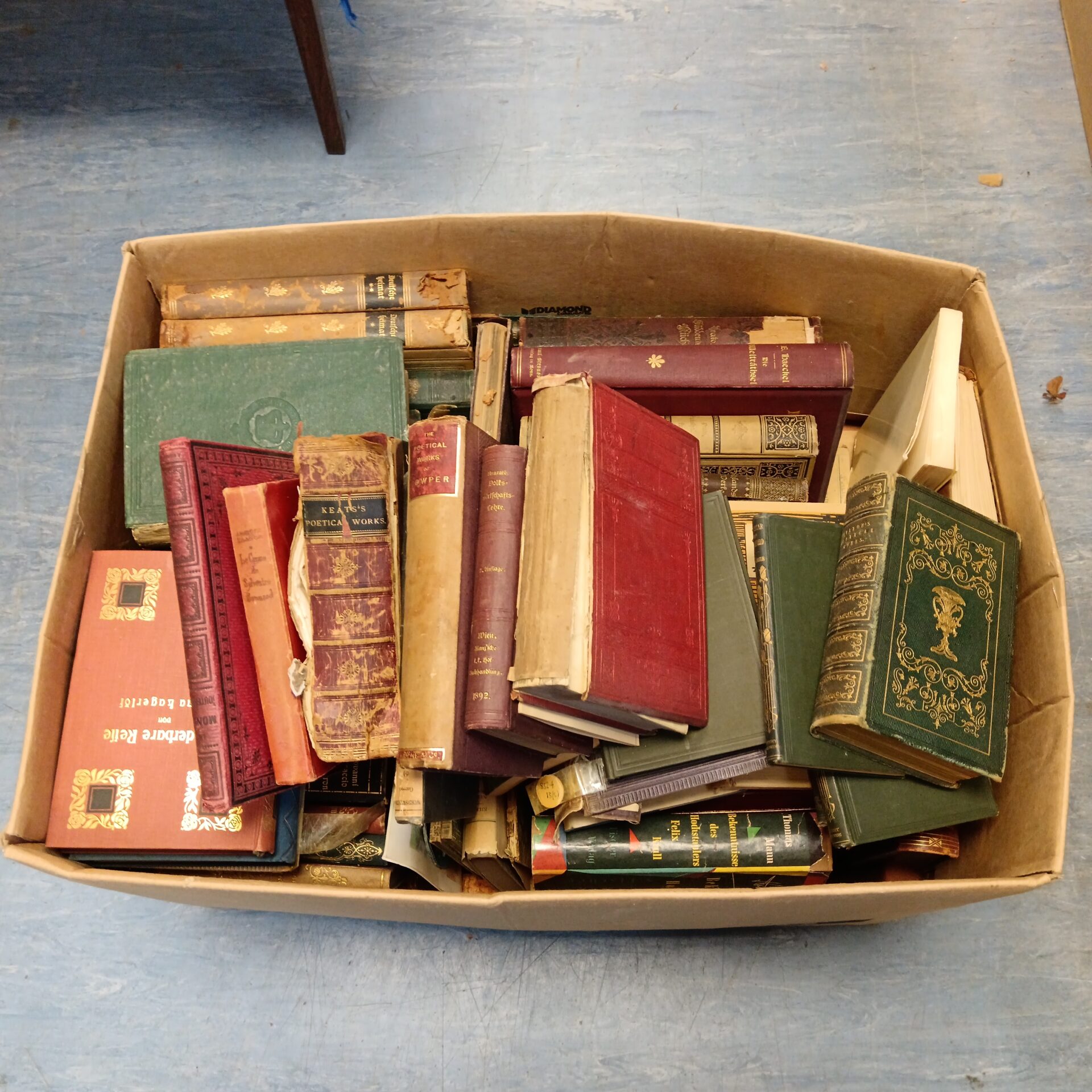 082 Large collection of antique books