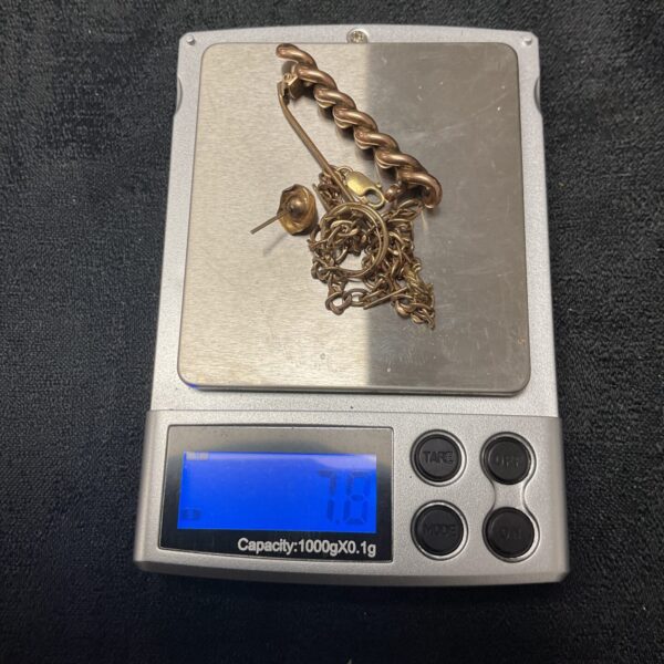 7.8g lot of 9ct gold scrap for melting and refining.