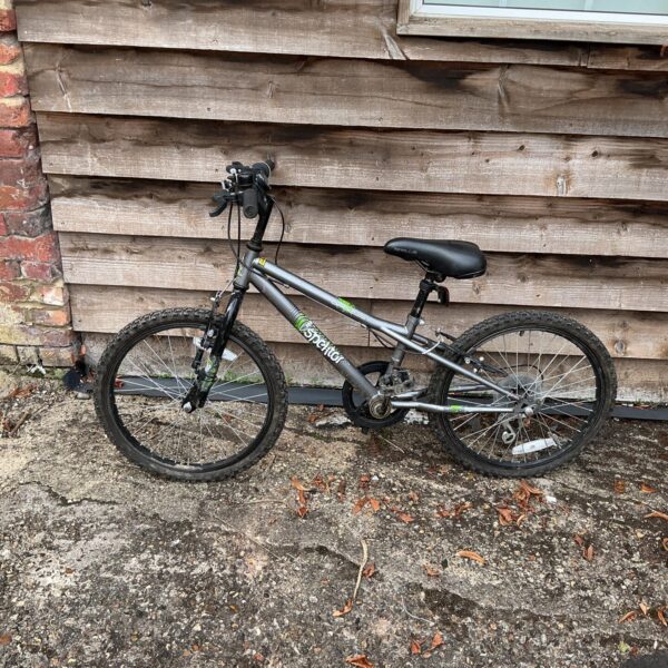Used Apollo Spector child’s bike with front suspension.