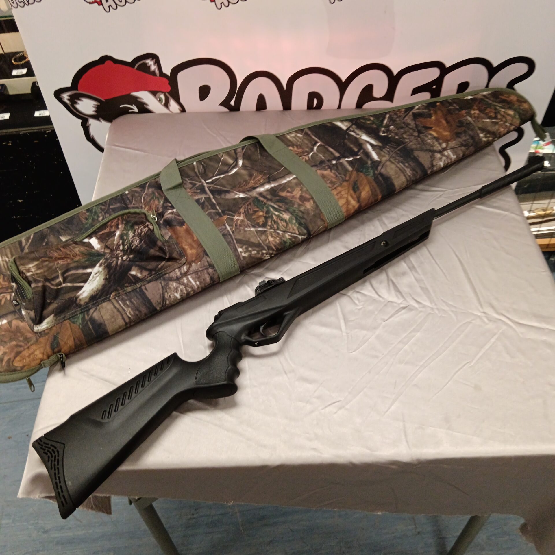 794 Armskon .177 cal break barrel air rifle with camo case