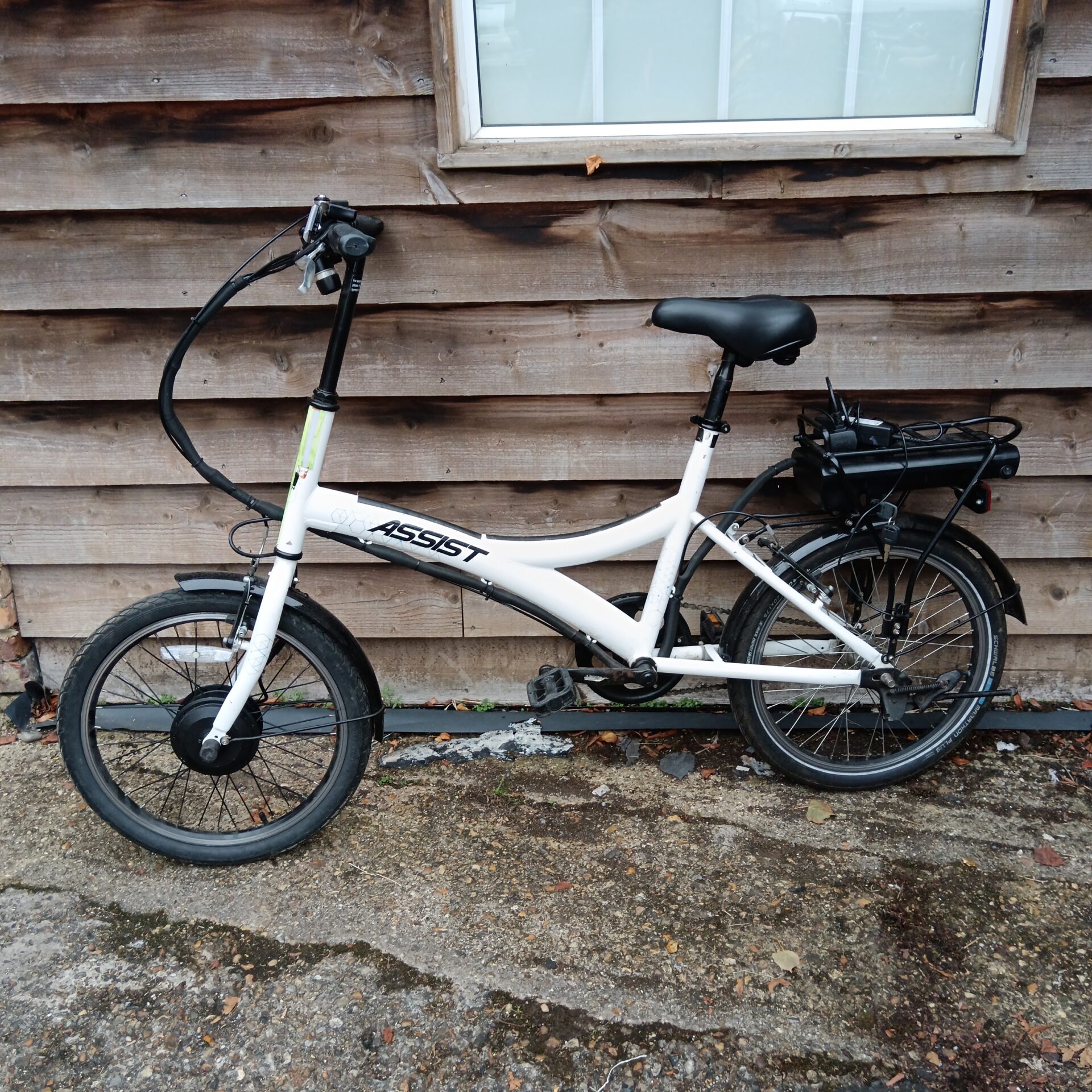 1285 Assist electric bike with charger