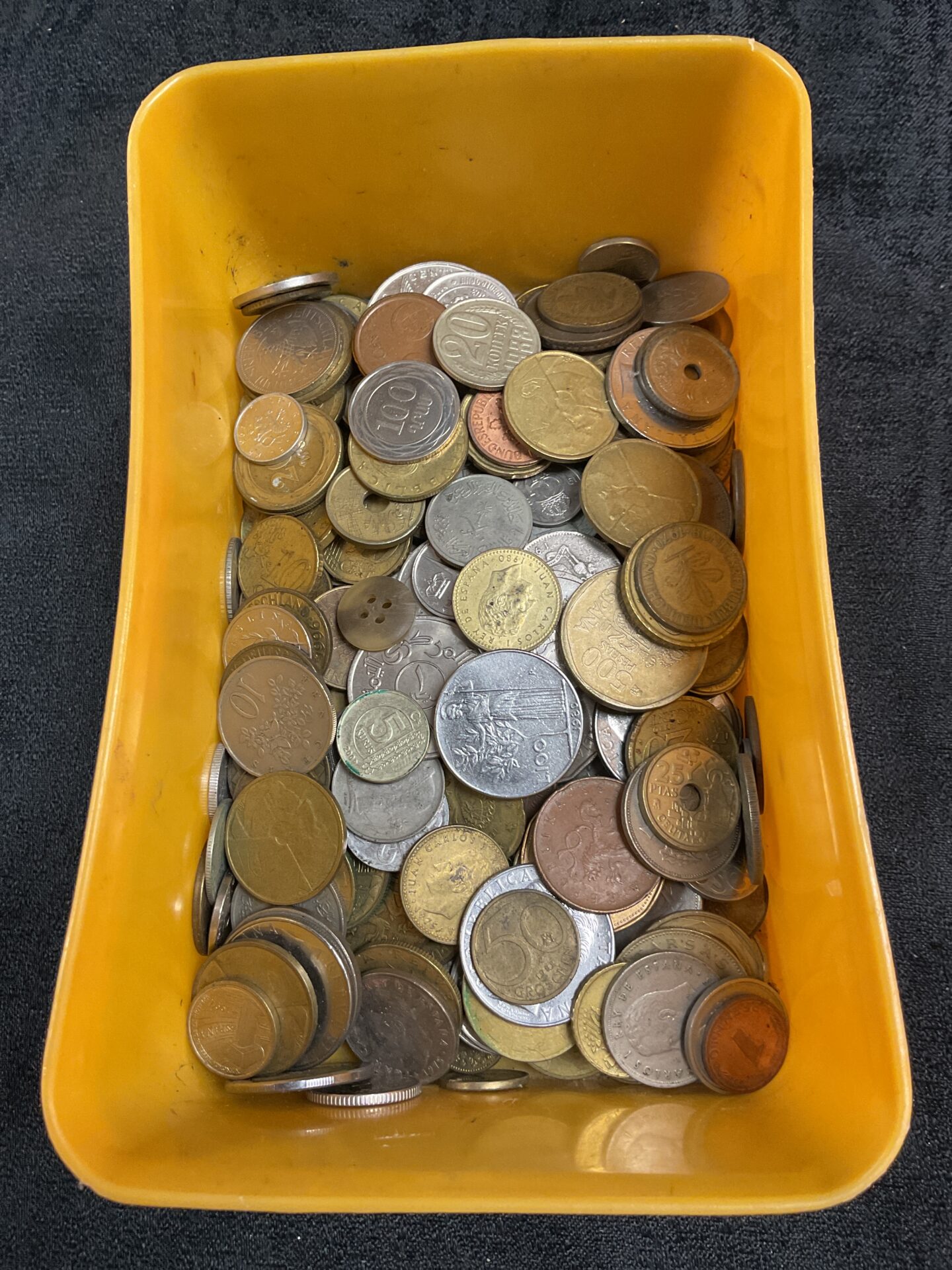 954 Tub of assorted coins 880g