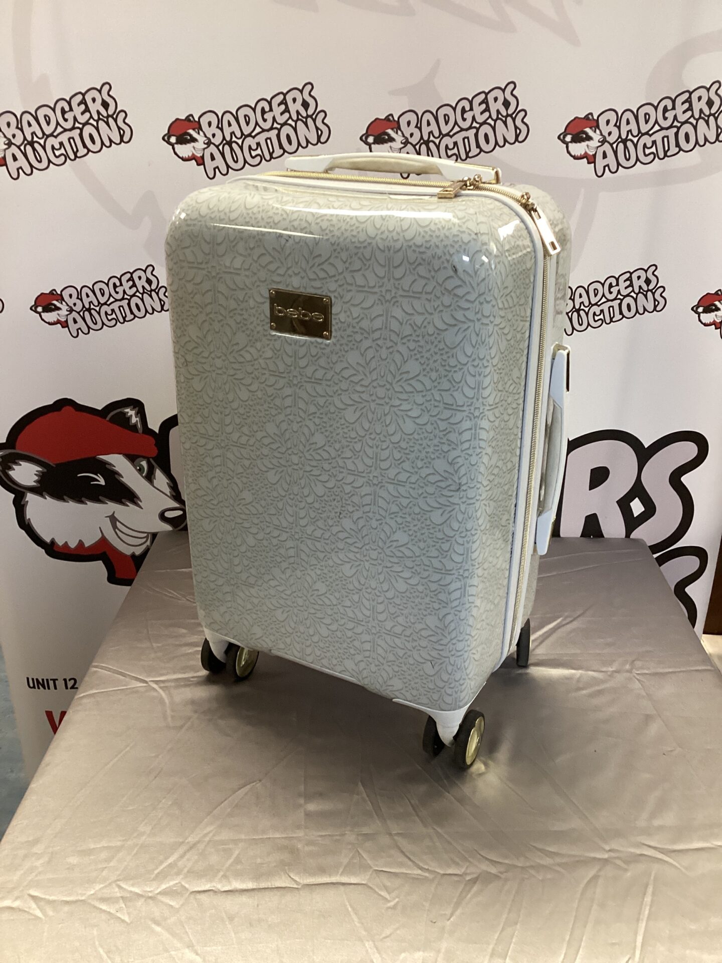 651 Bebe hardcase wheeled suitcase with extendable handle
