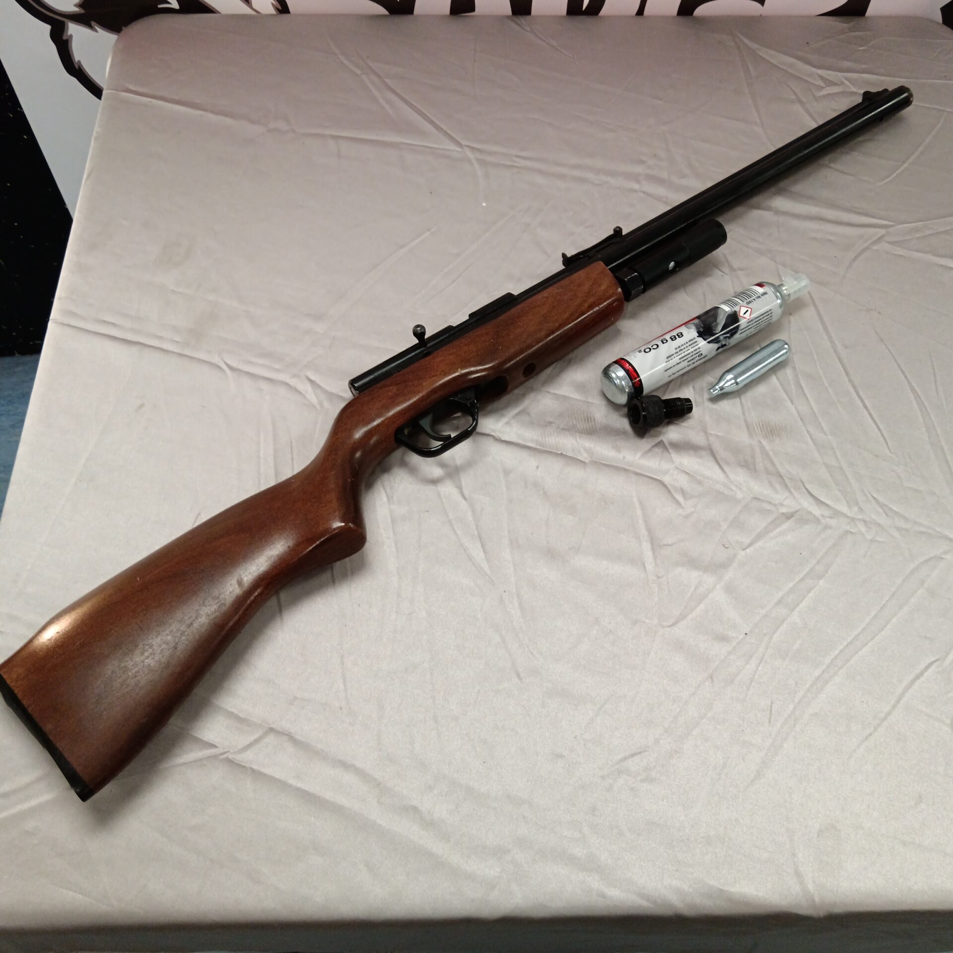 799 benjamin as392 .22 cal co2 bolt action rifle with 88g adapter & co2 saver