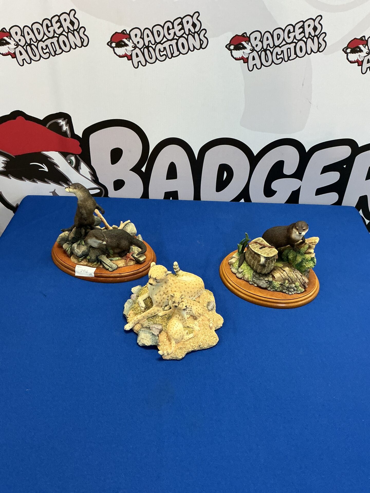 264 Two Border Studio Otter Figures with Skerrett and Simpson Cheetah figurine