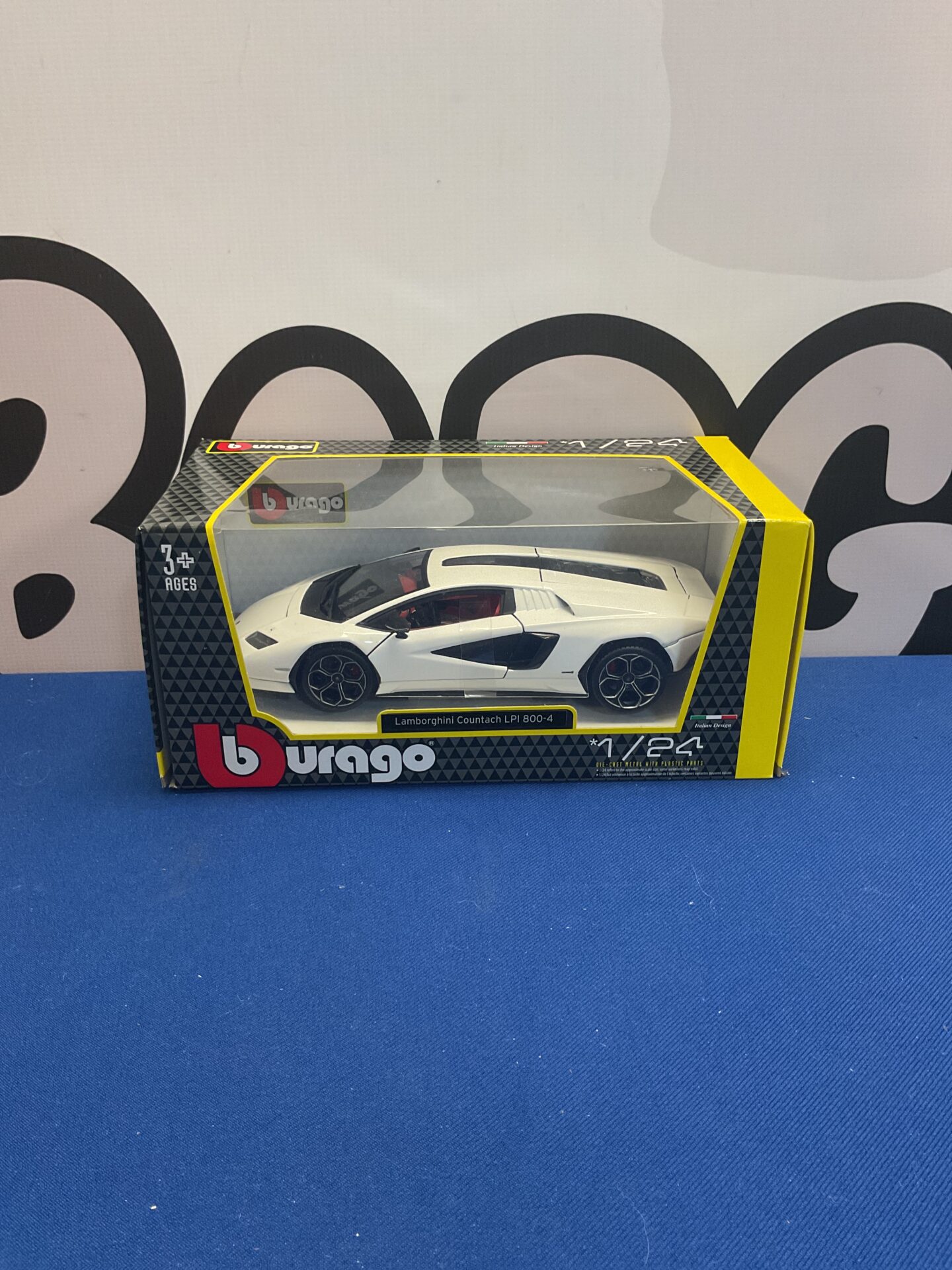 373 Boxed burago Lamborghini countach lpi 800-4 diecast model