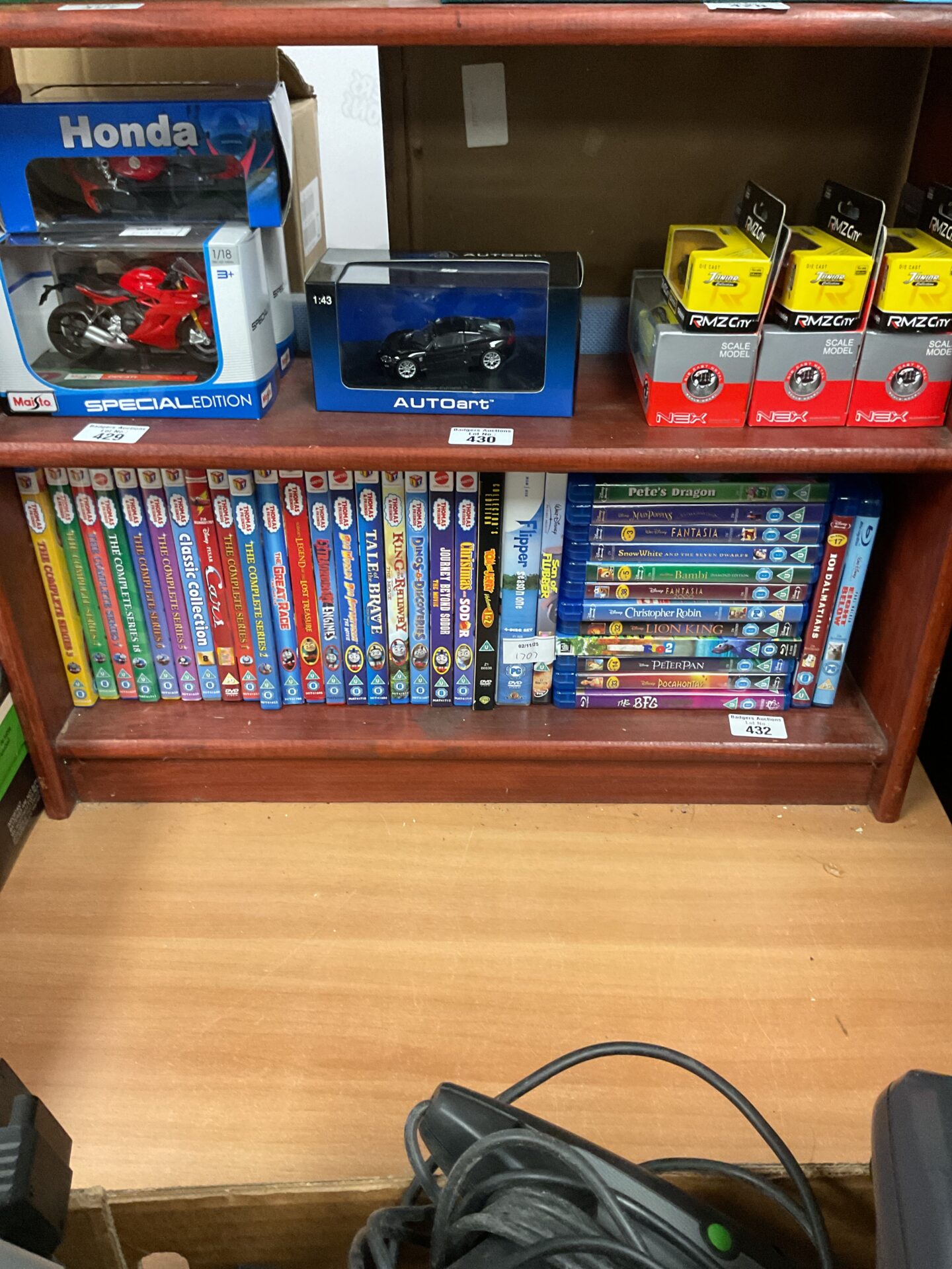 432 Collection of childrens dvds and bluerays