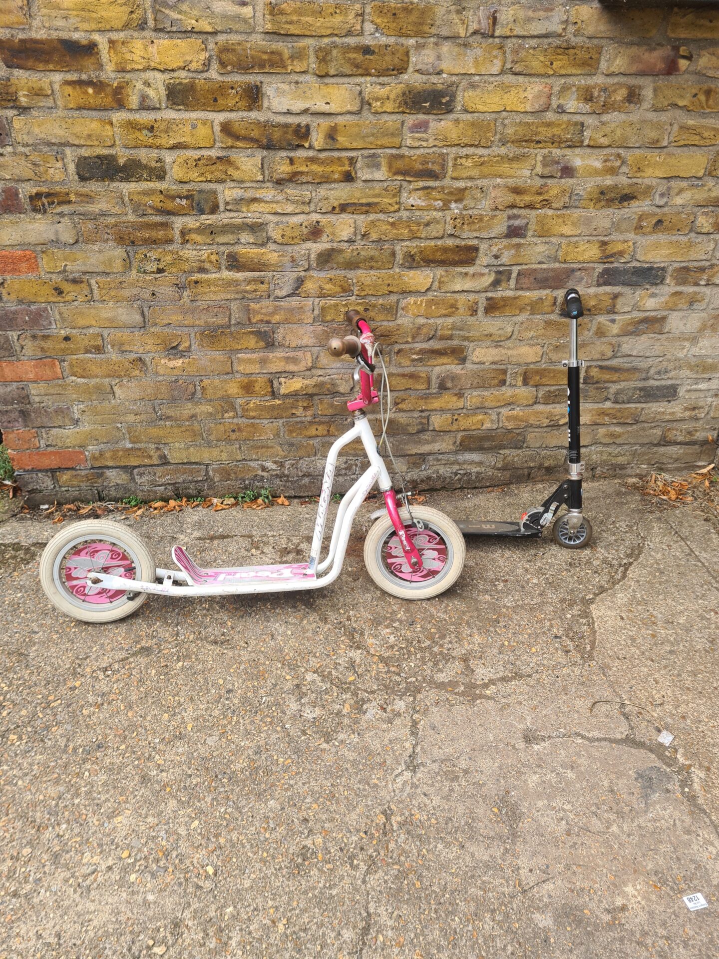 1267 Two childrens scooters inc pearl and mirco