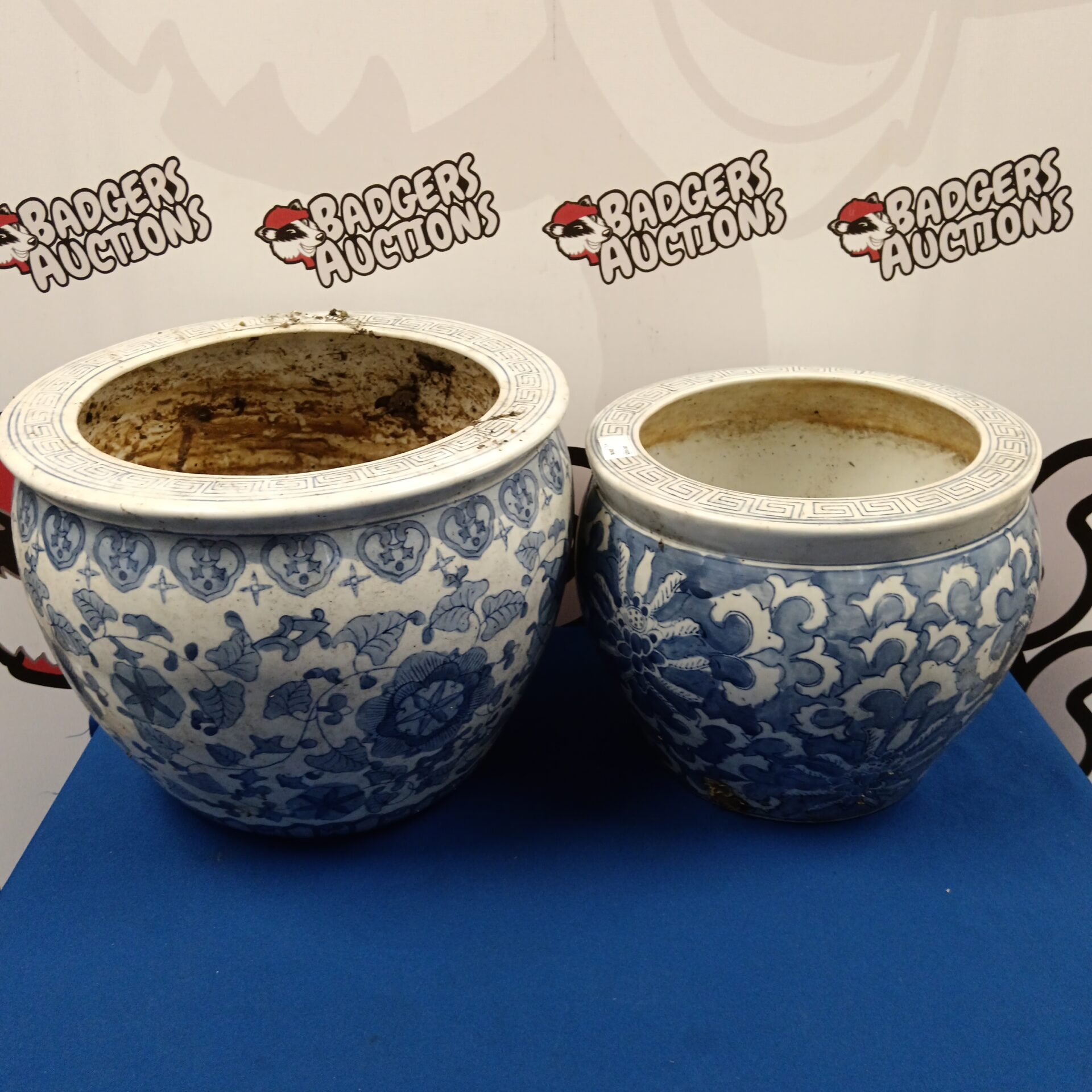 067 Two blue & white Chinese jardiniere plant pots