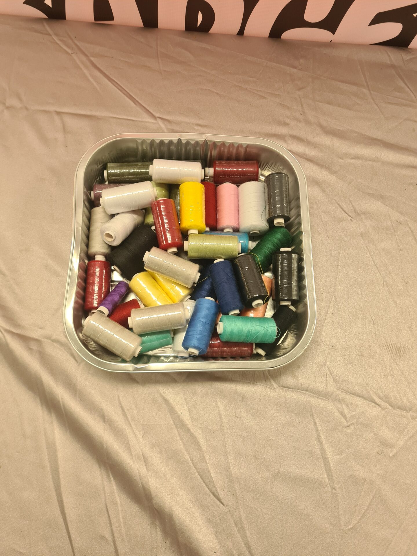478 Box of sewing threads