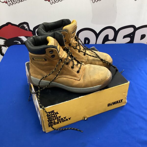 Used Dewalt safety boots size 9 for construction and industrial work.