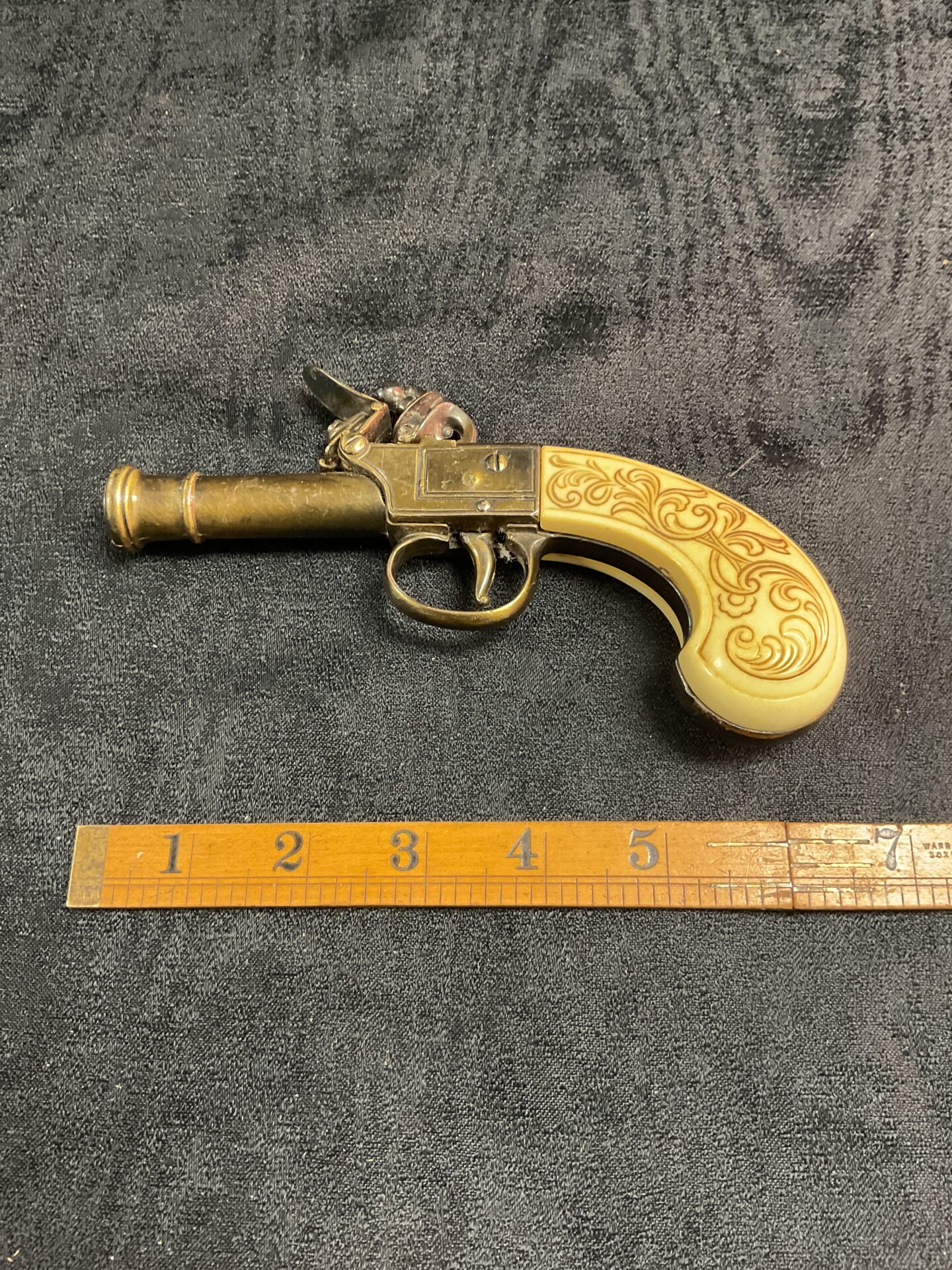 1022 Replica Ladies Muff Pistol Flintlock Derringer