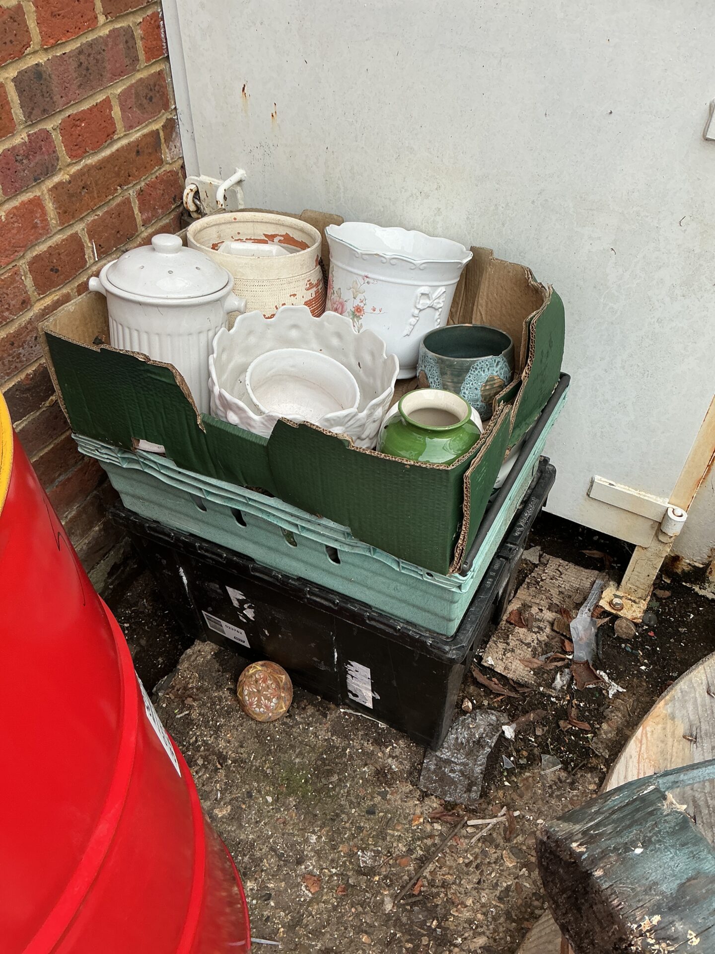 1211 Quantity of garden planters and pots