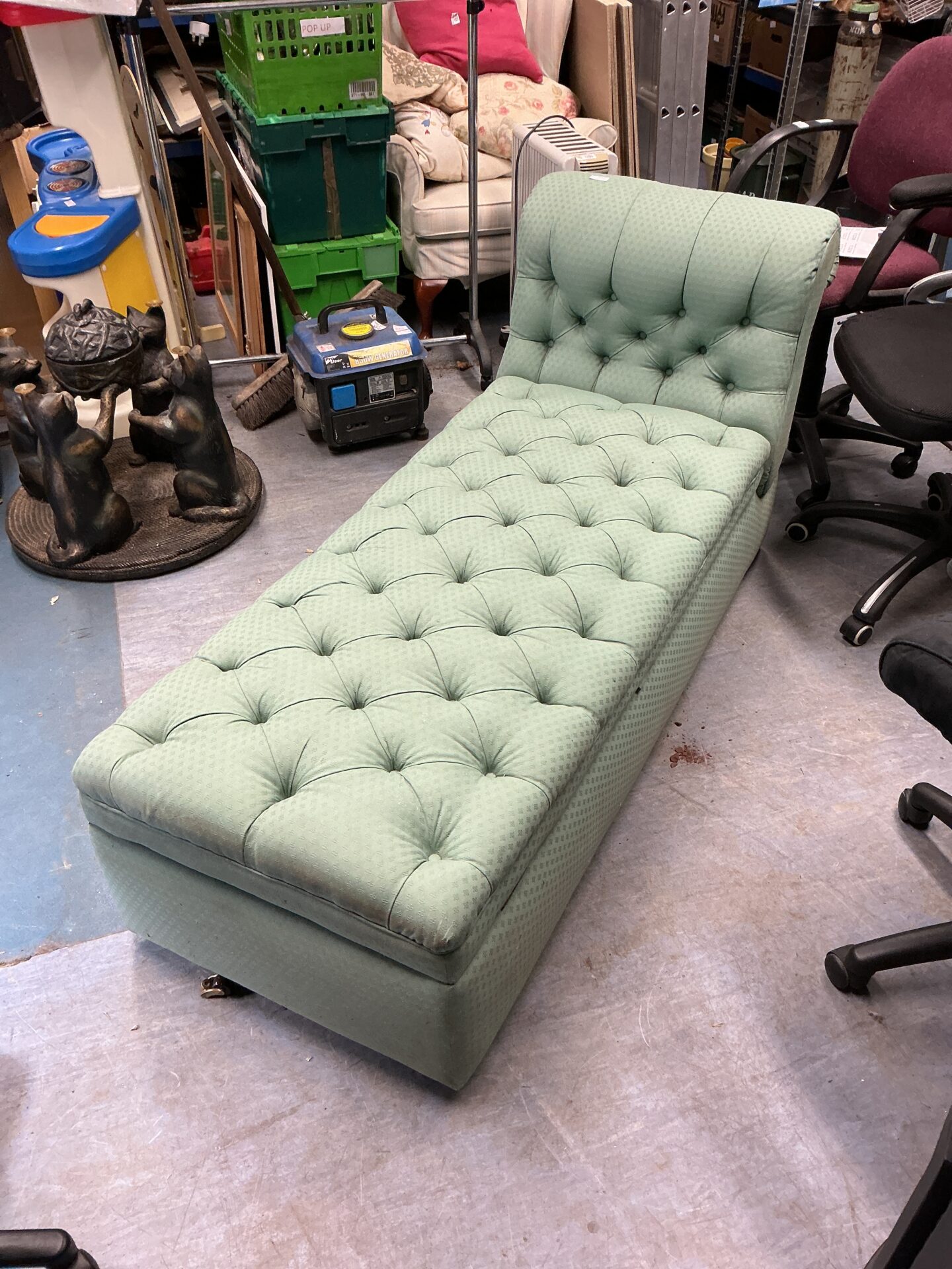 1335 Adjustable daybed with storage