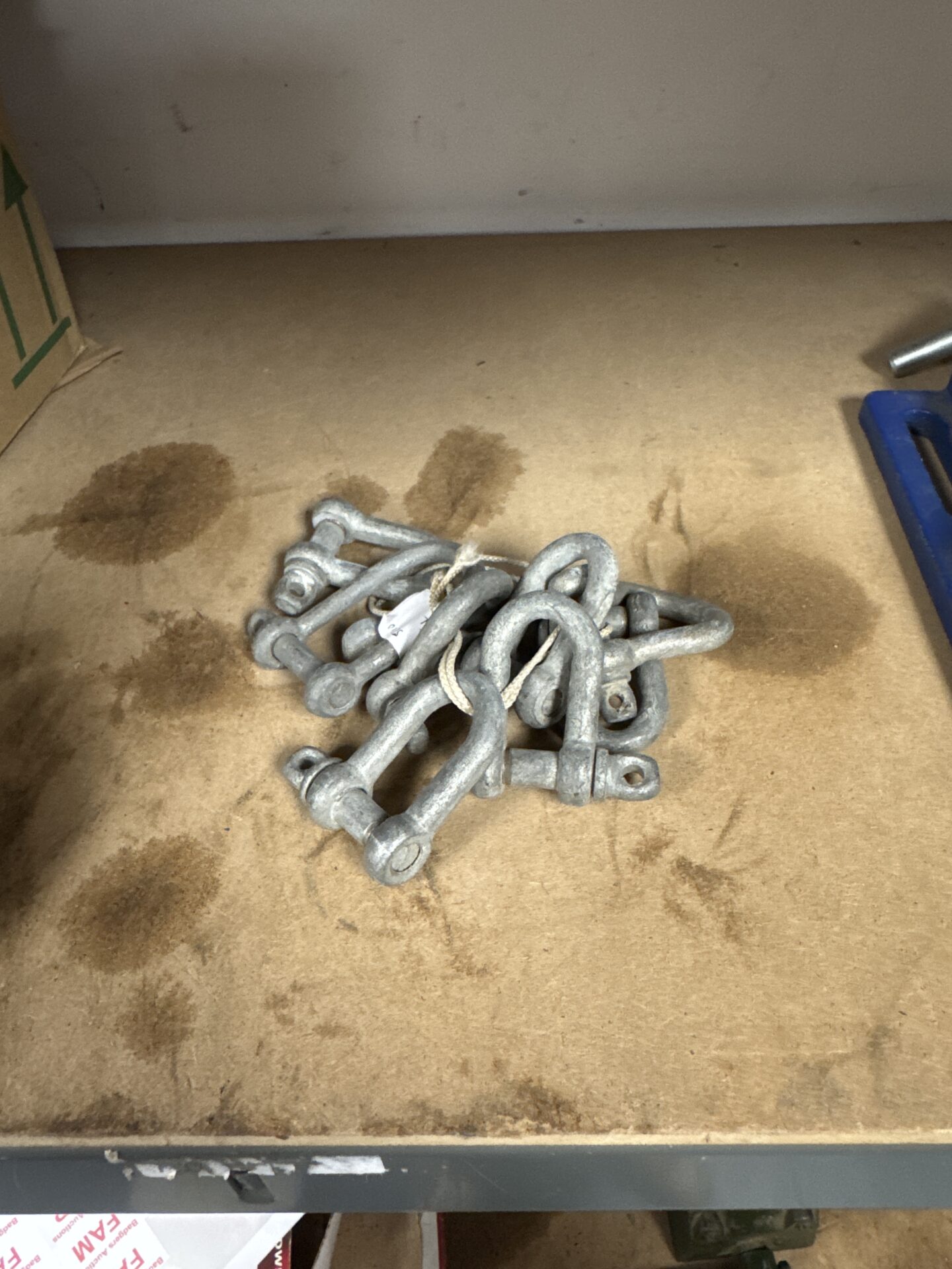 1020 bundle of small D shackles