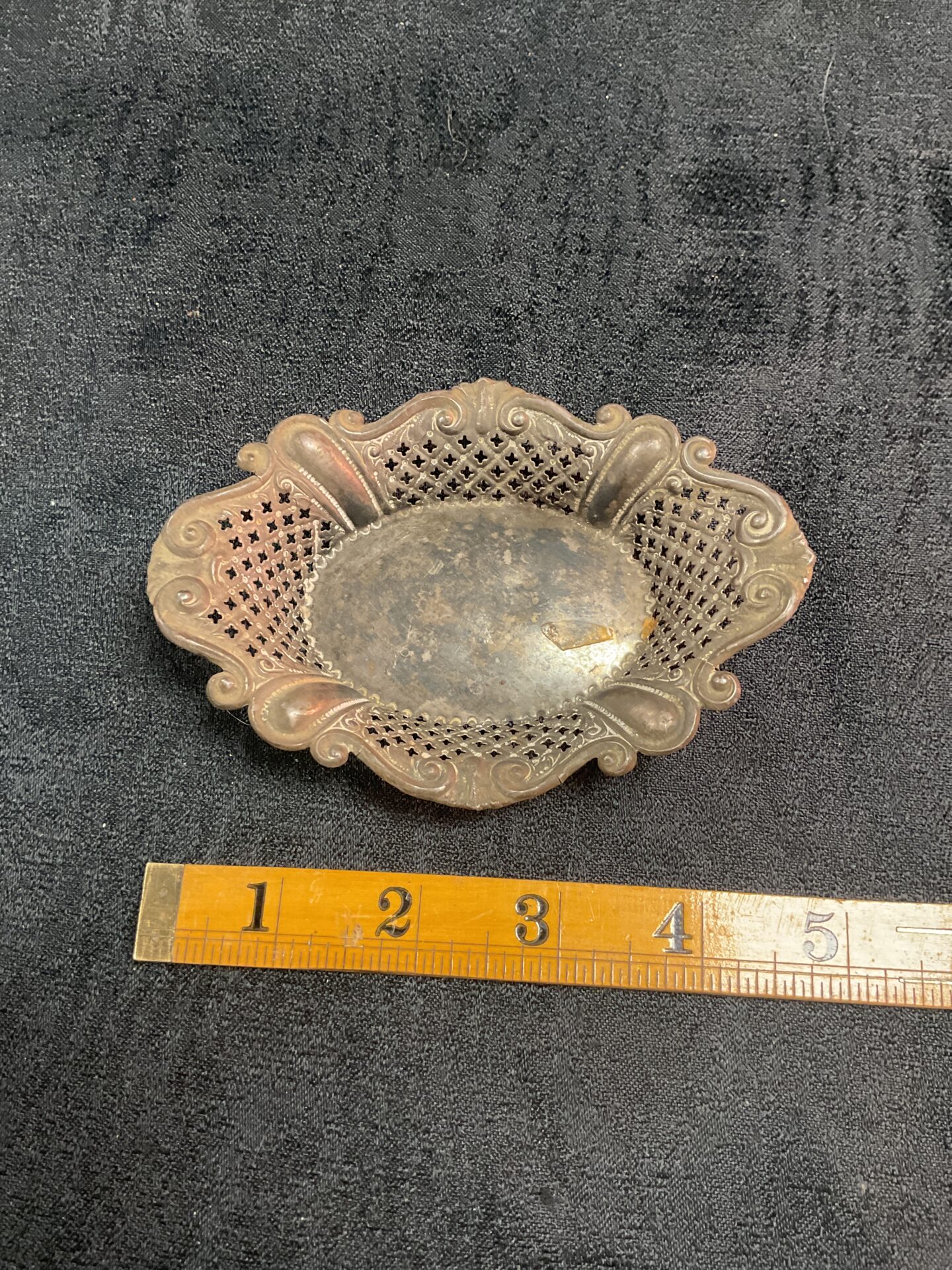 940 Hallmarked sterling silver pierced Bon Bon dish 28.8g