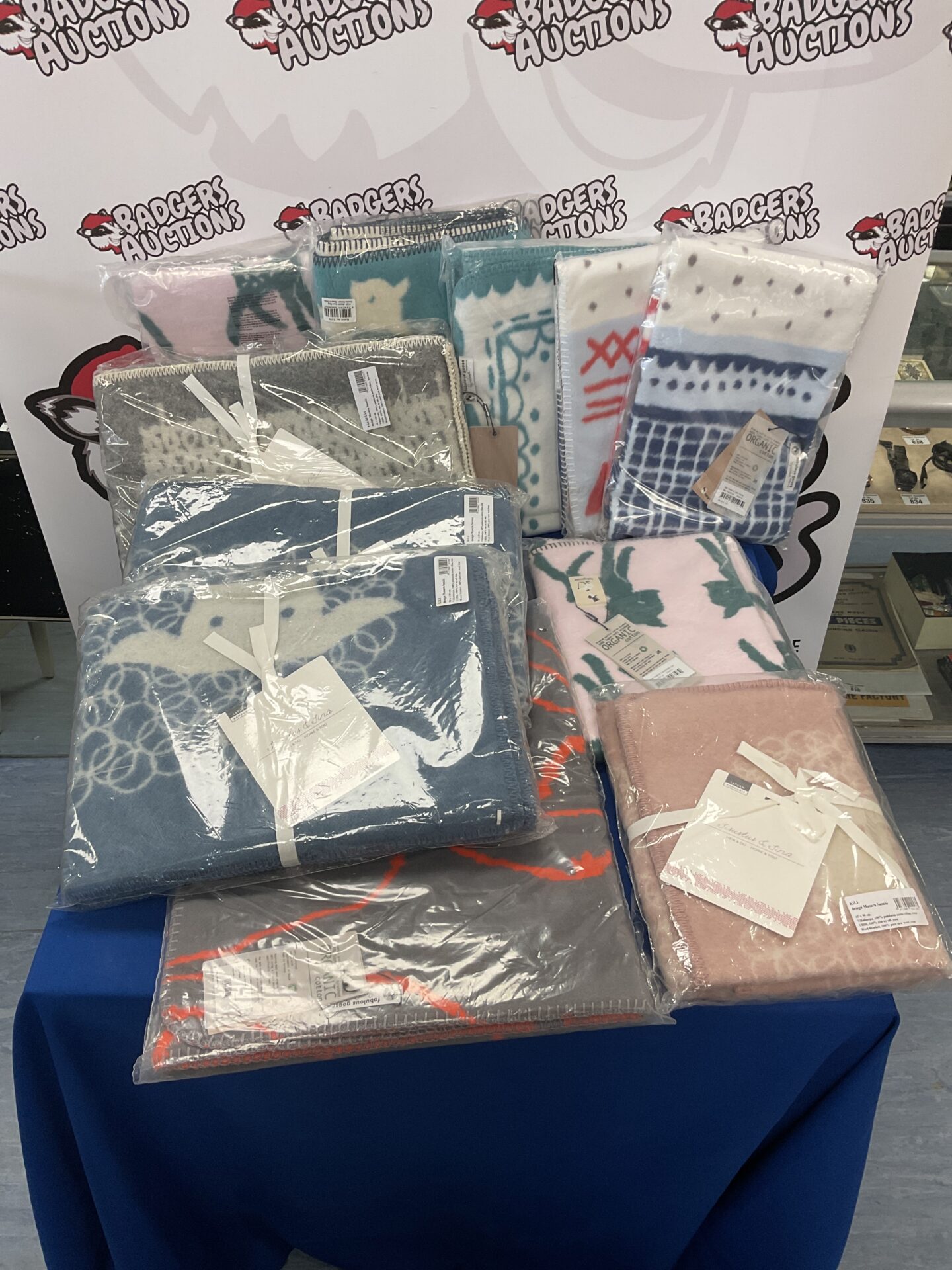 1087 Box of new fabulous goose wool blankets