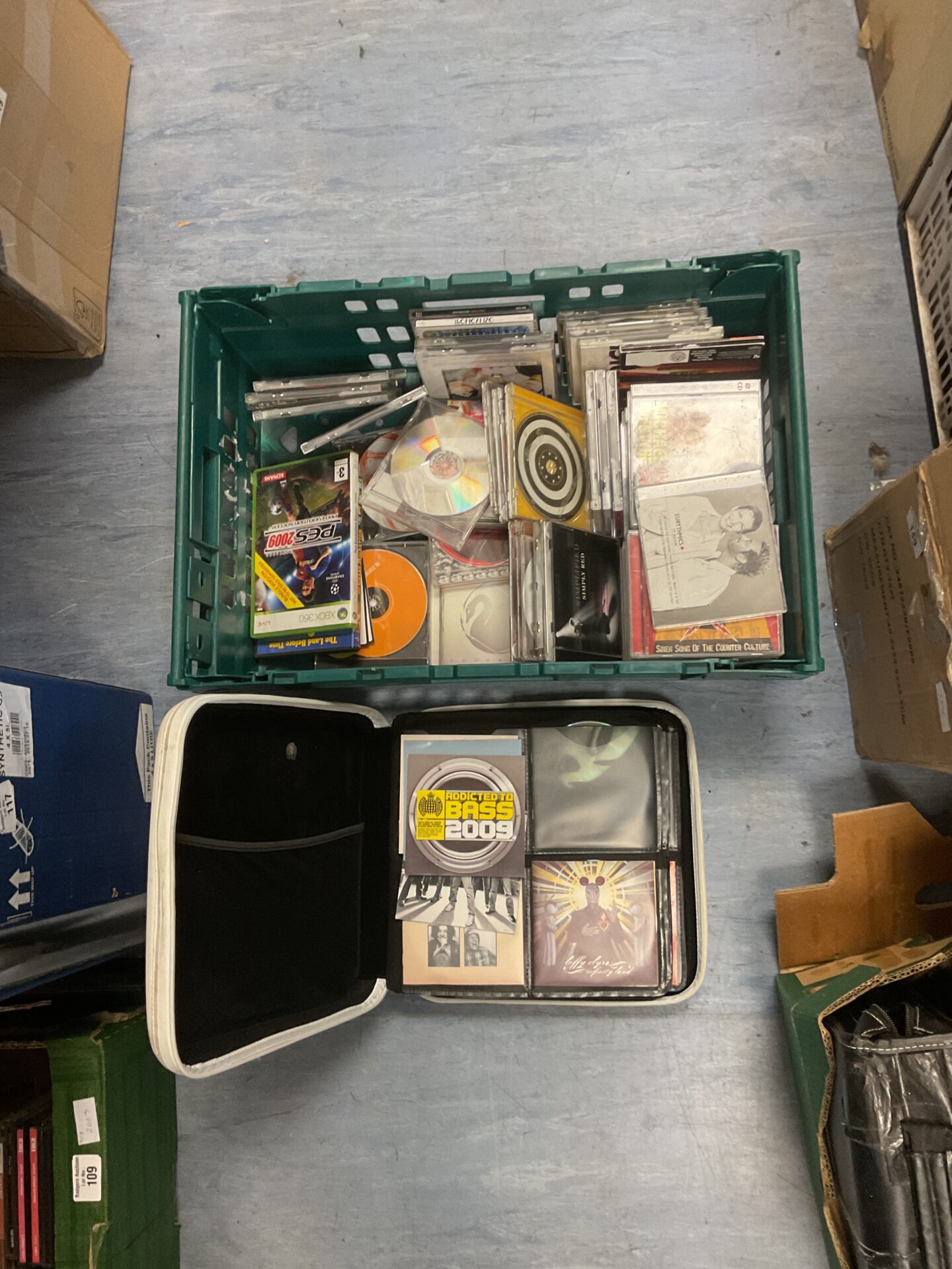 118 Collection of mixed CDs and PES 2009
