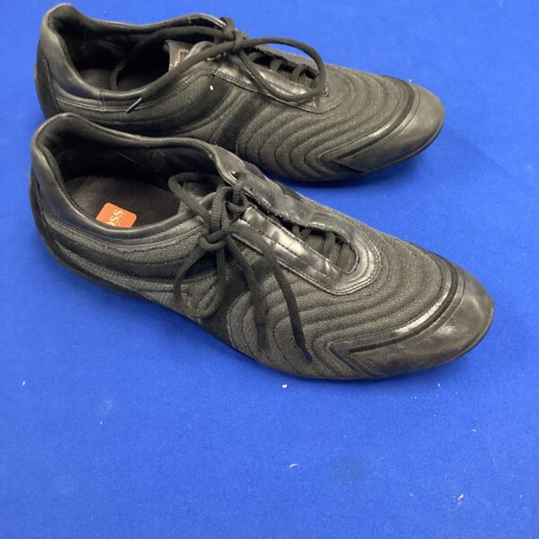 Black Hugo Boss trainers size 45, leather lace-up design.