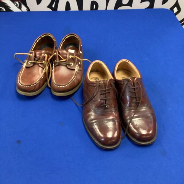 Pair of vintage brown leather shoes, size 6.