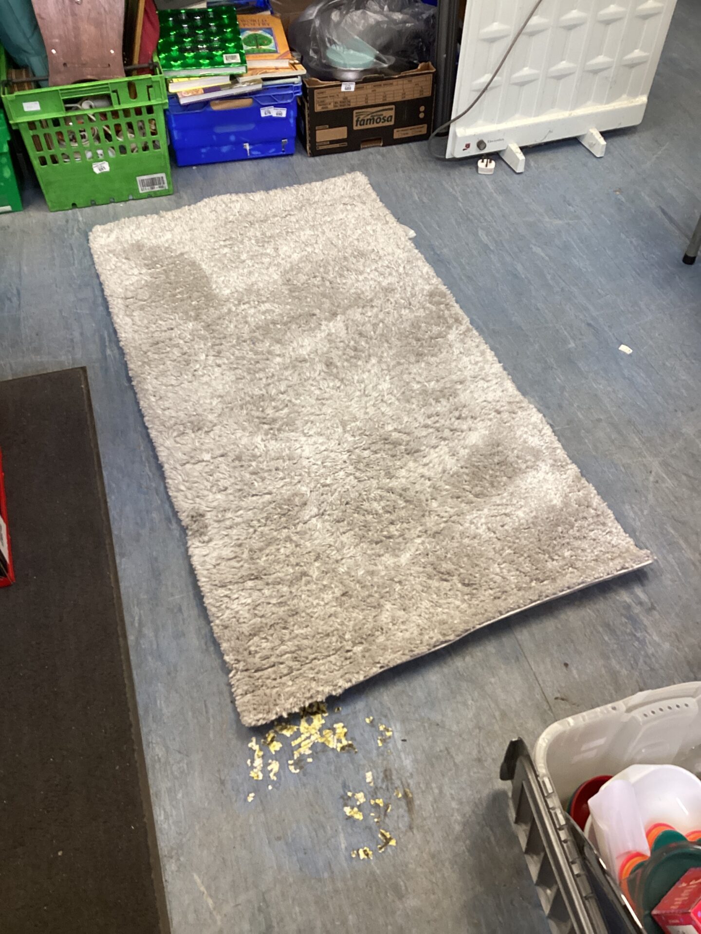 599 Grey shag pile rug