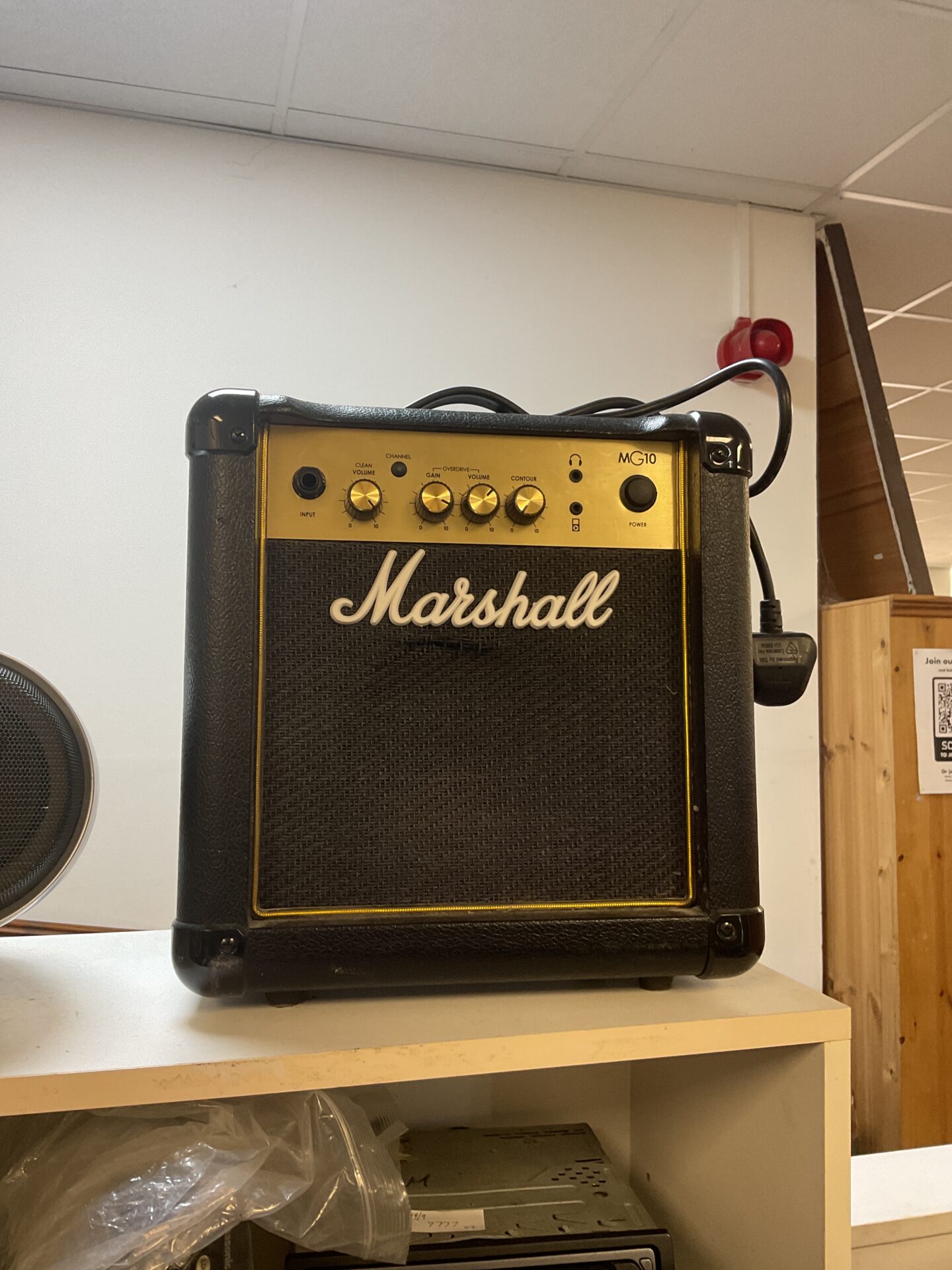 214 Marshall MG10CF amplifier